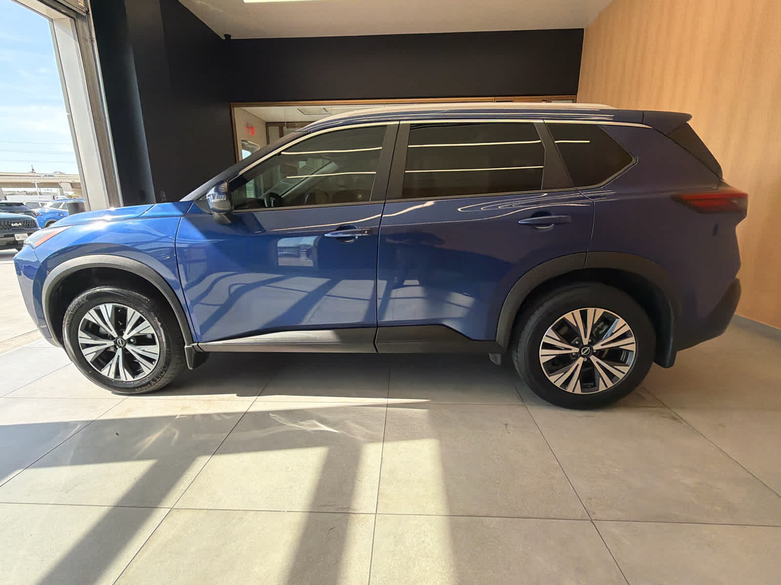 2022 Nissan Rogue photo 7 of 34
