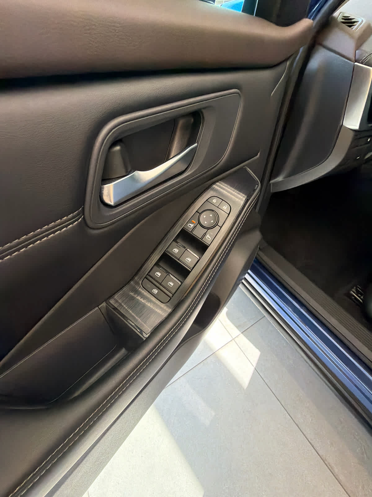 2022 Nissan Rogue photo 12 of 34