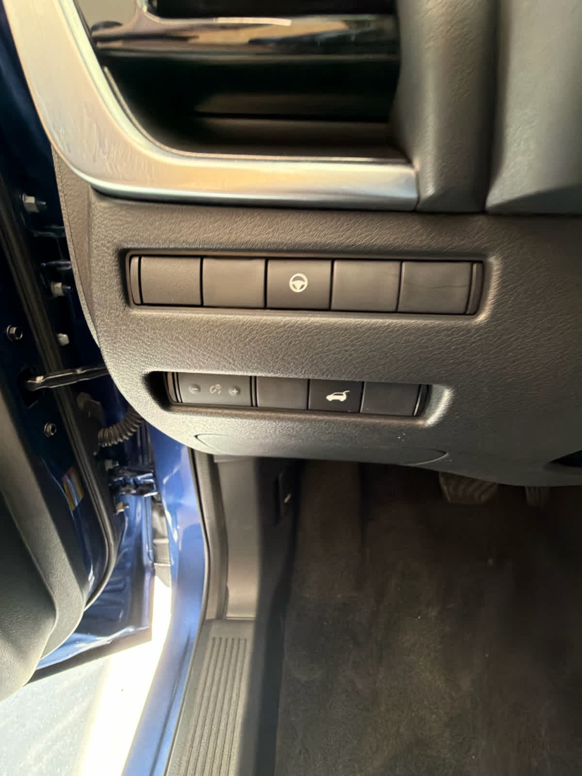 2022 Nissan Rogue photo 18 of 34