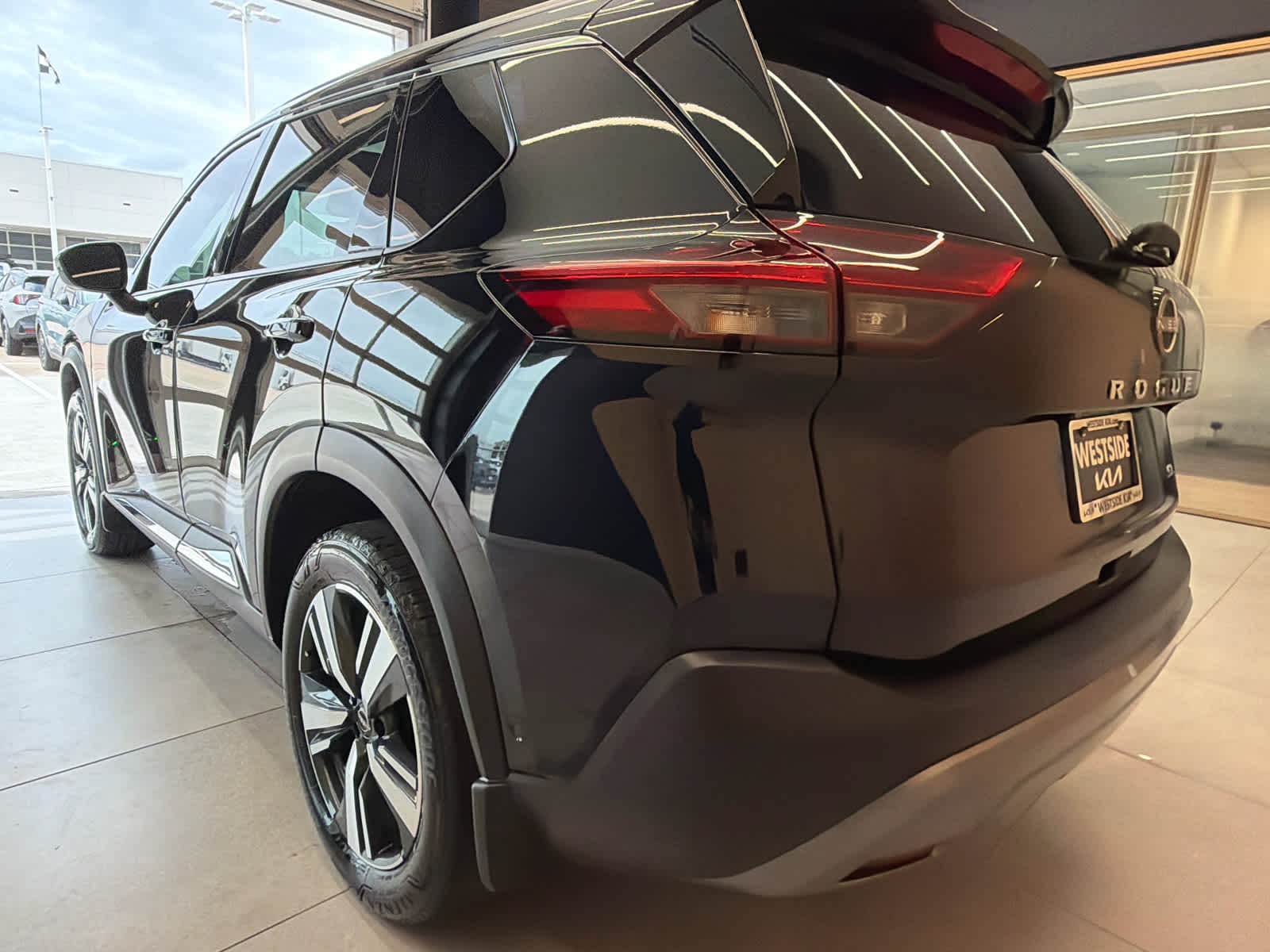 2023 Nissan Rogue photo 3 of 41