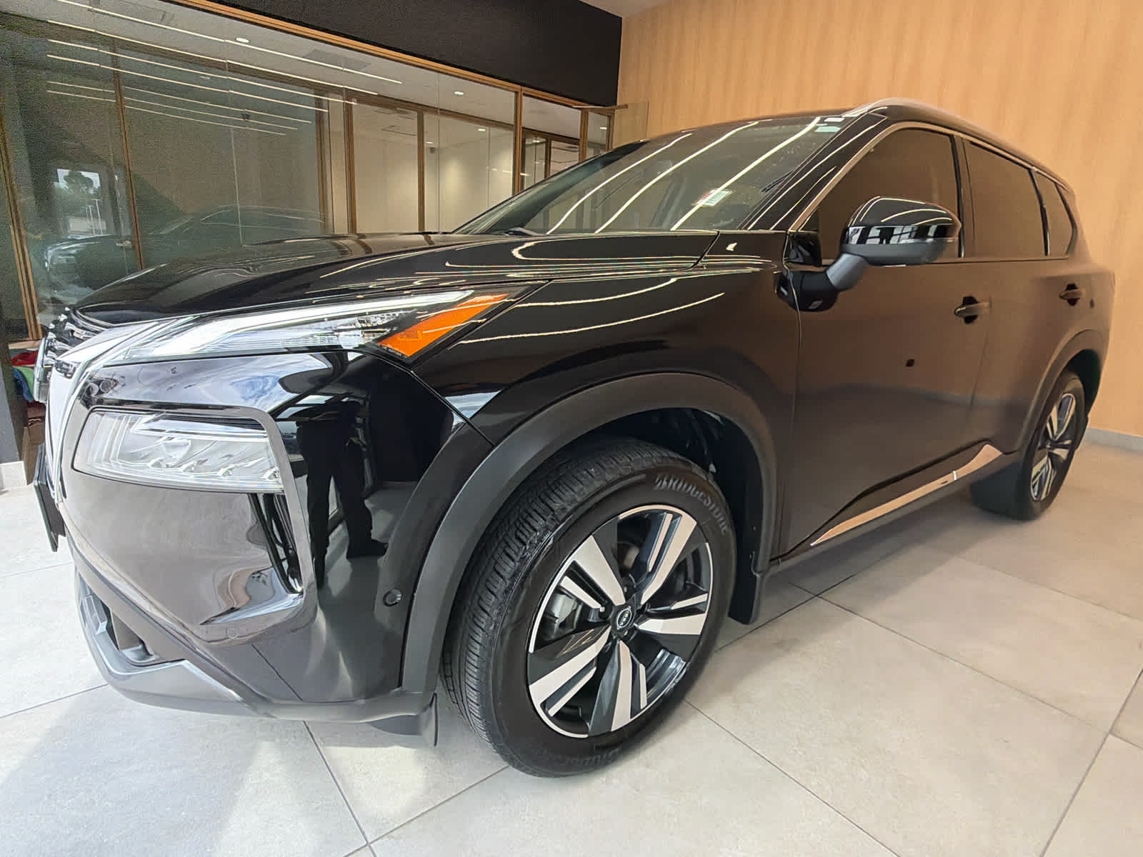 2023 Nissan Rogue photo 2 of 41