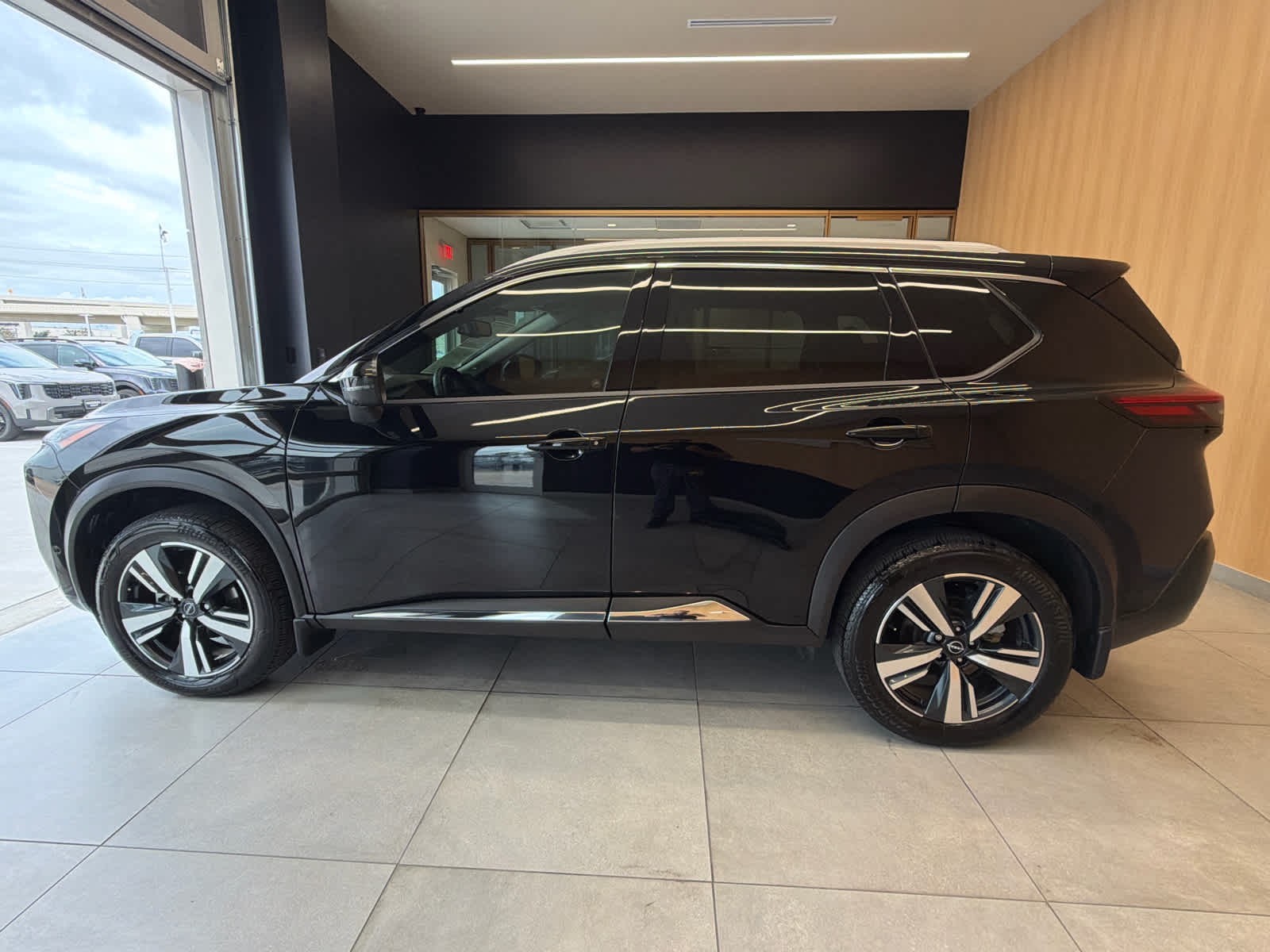 2023 Nissan Rogue photo 7 of 41