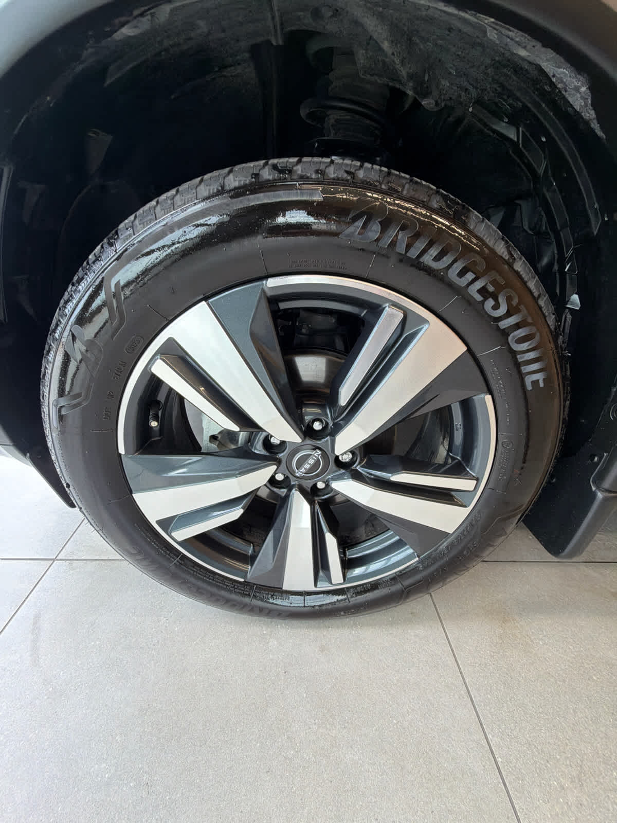 2023 Nissan Rogue photo 10 of 41