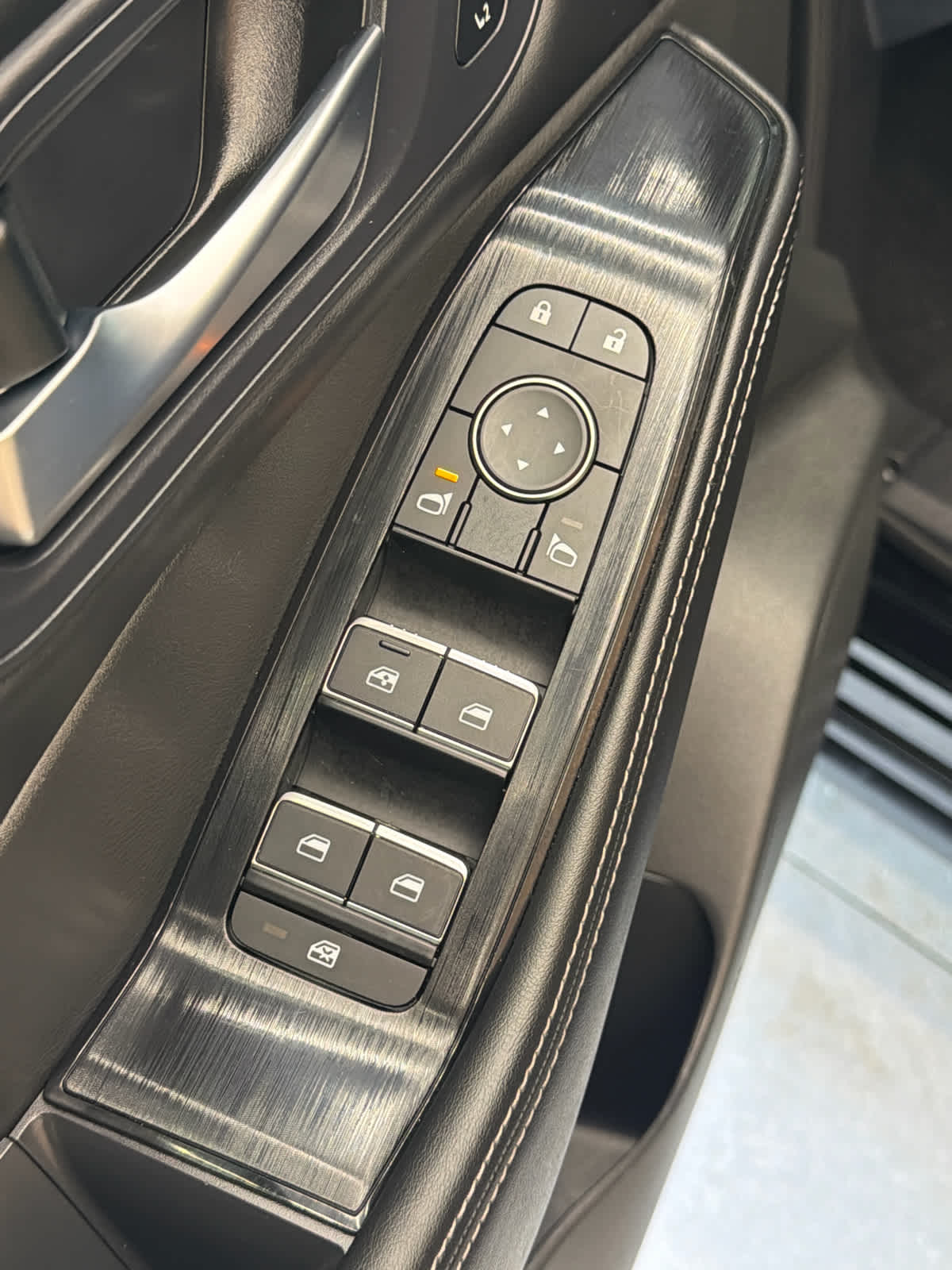 2023 Nissan Rogue photo 13 of 41