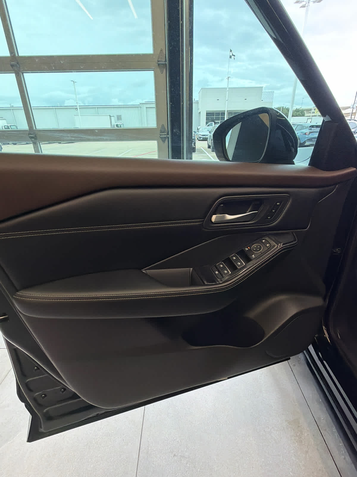 2023 Nissan Rogue photo 15 of 41