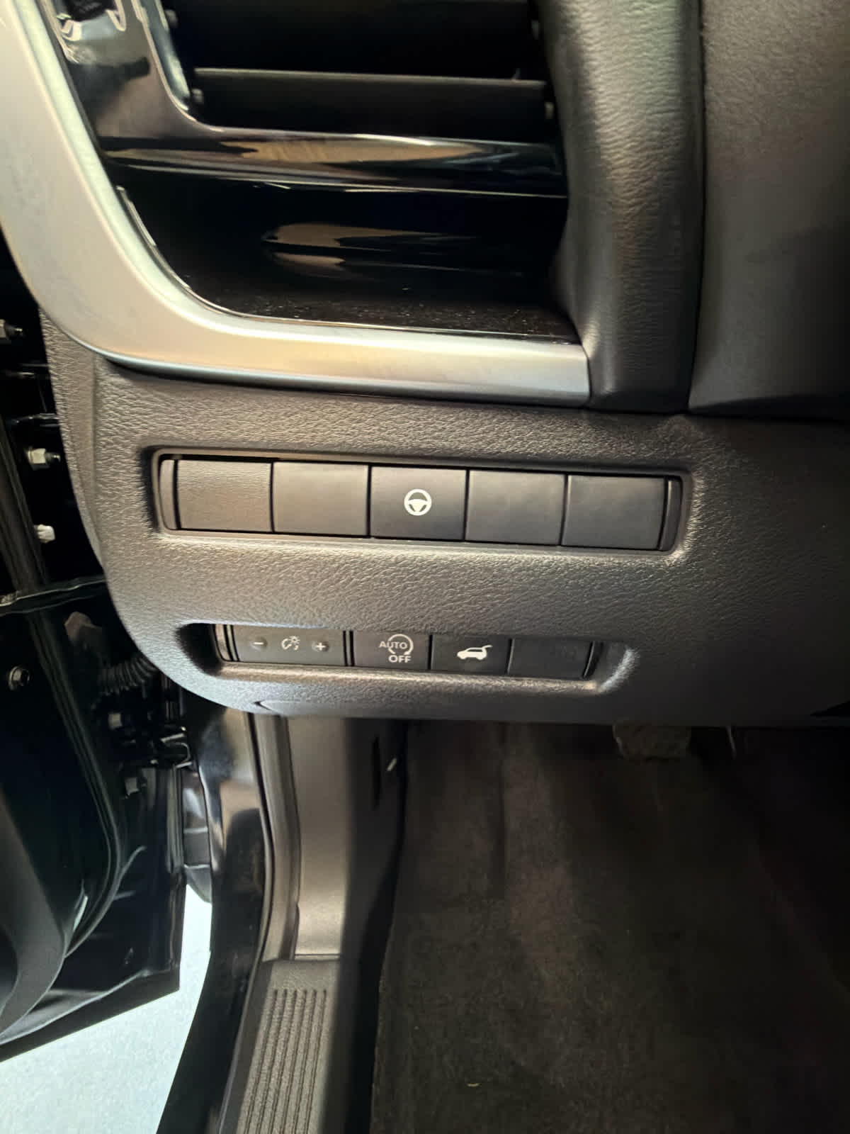 2023 Nissan Rogue photo 21 of 41