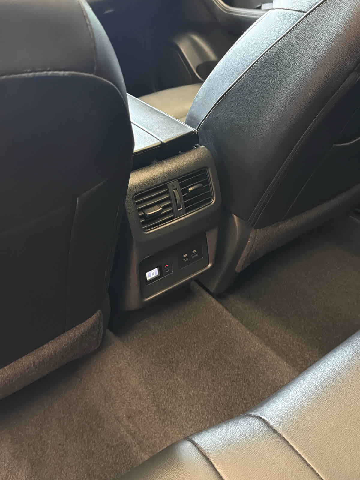 2023 Nissan Rogue photo 32 of 41