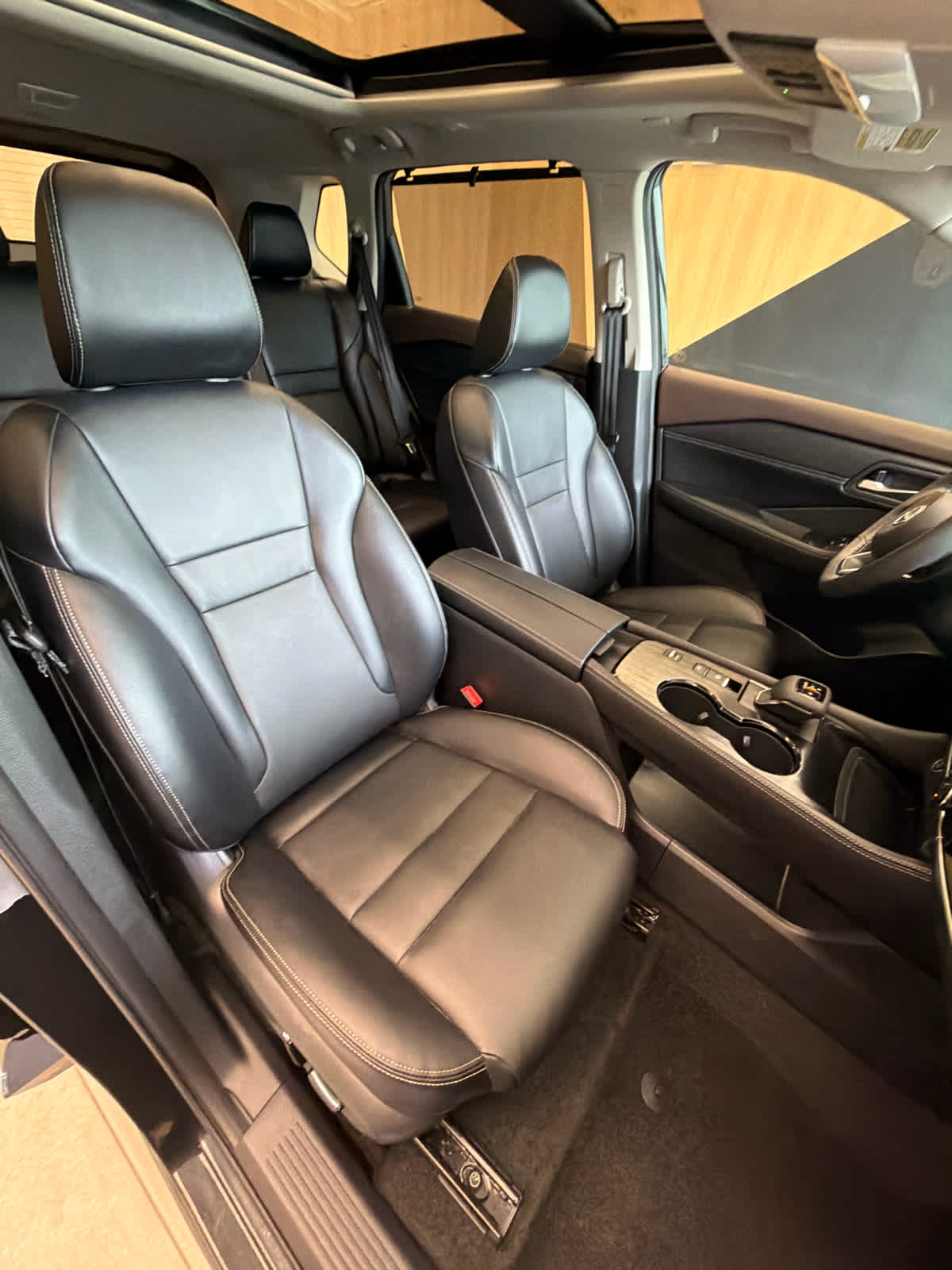 2023 Nissan Rogue photo 39 of 41