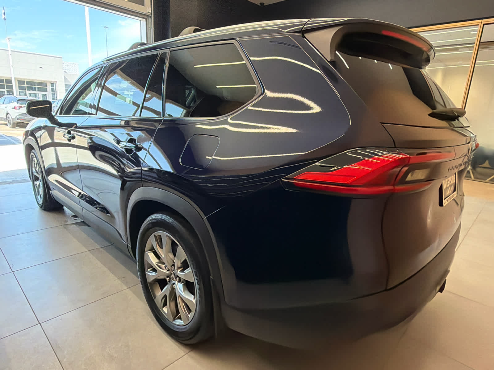 2024 Toyota Grand Highlander photo 3 of 37