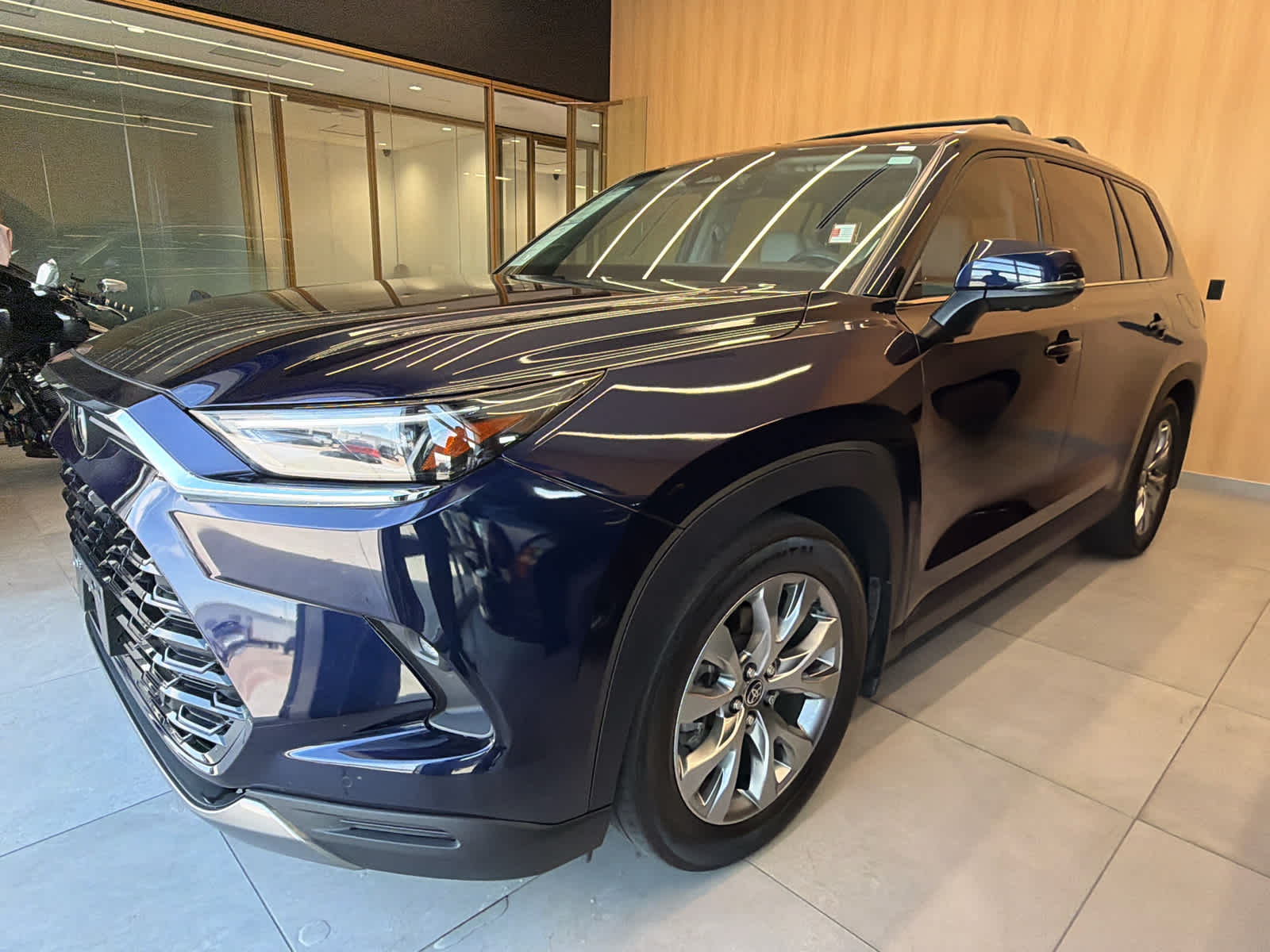 2024 Toyota Grand Highlander photo 2 of 37
