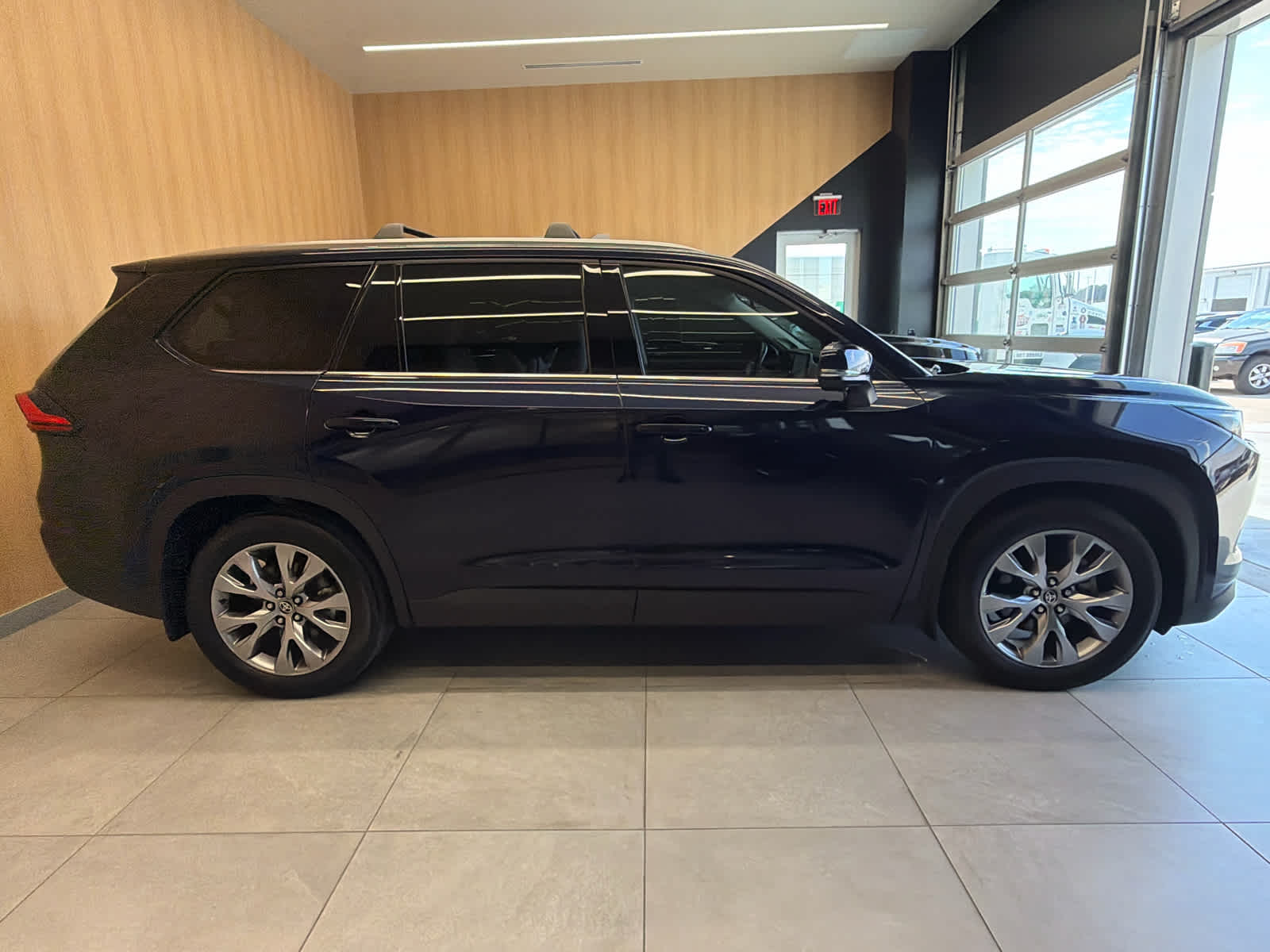 2024 Toyota Grand Highlander photo 5 of 37