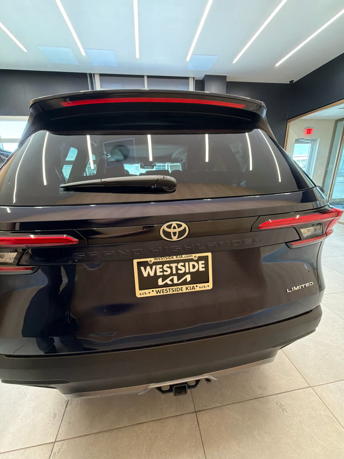 2024 Toyota Grand Highlander photo 4 of 37