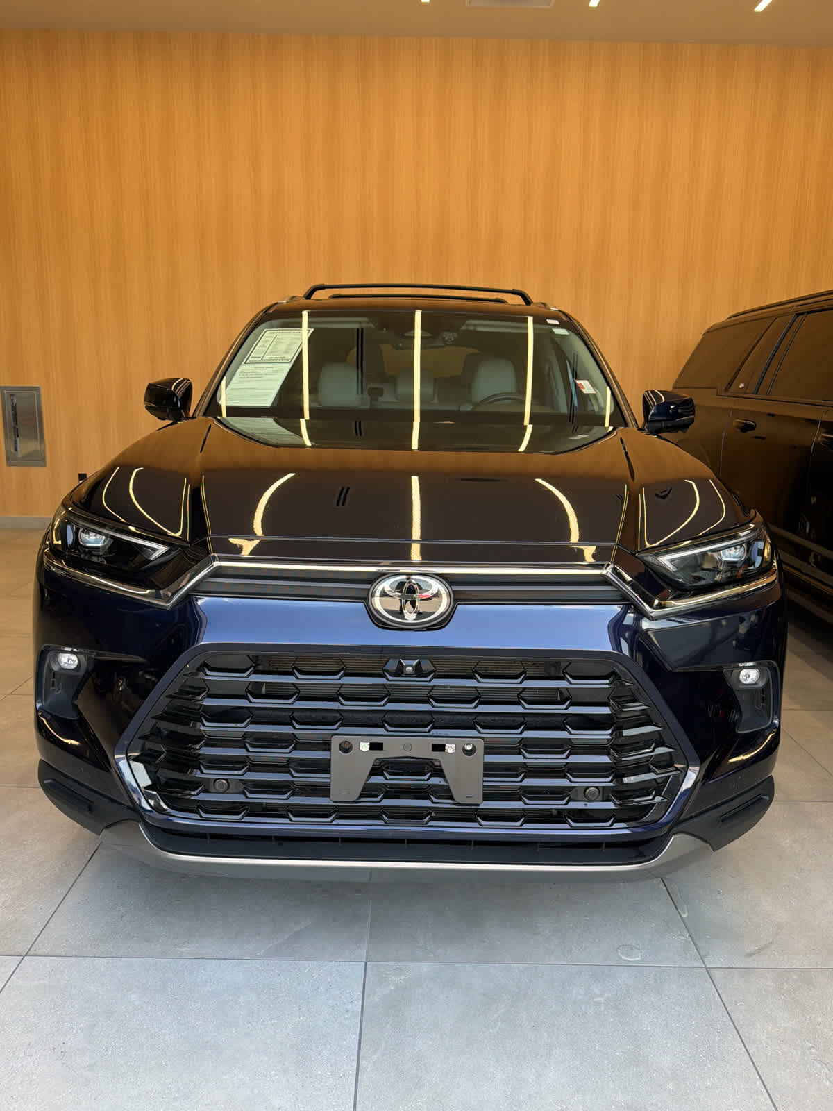 2024 Toyota Grand Highlander photo 6 of 37