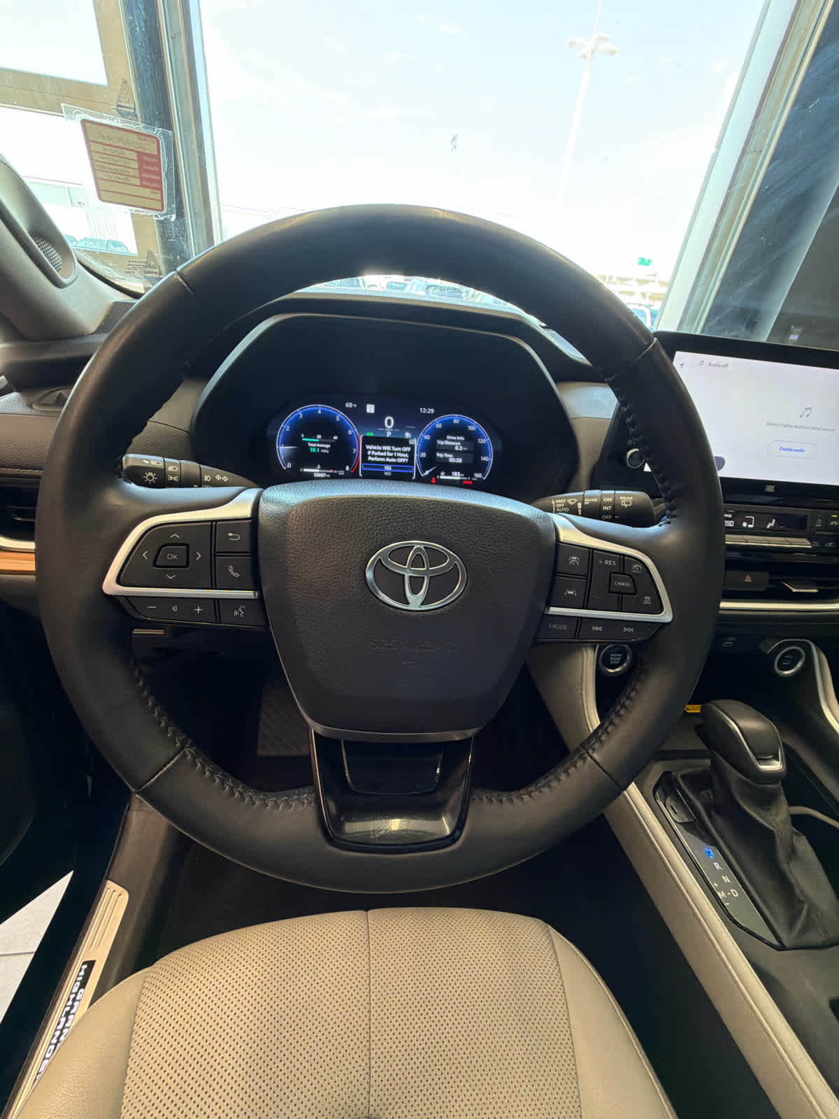 2024 Toyota Grand Highlander photo 16 of 37