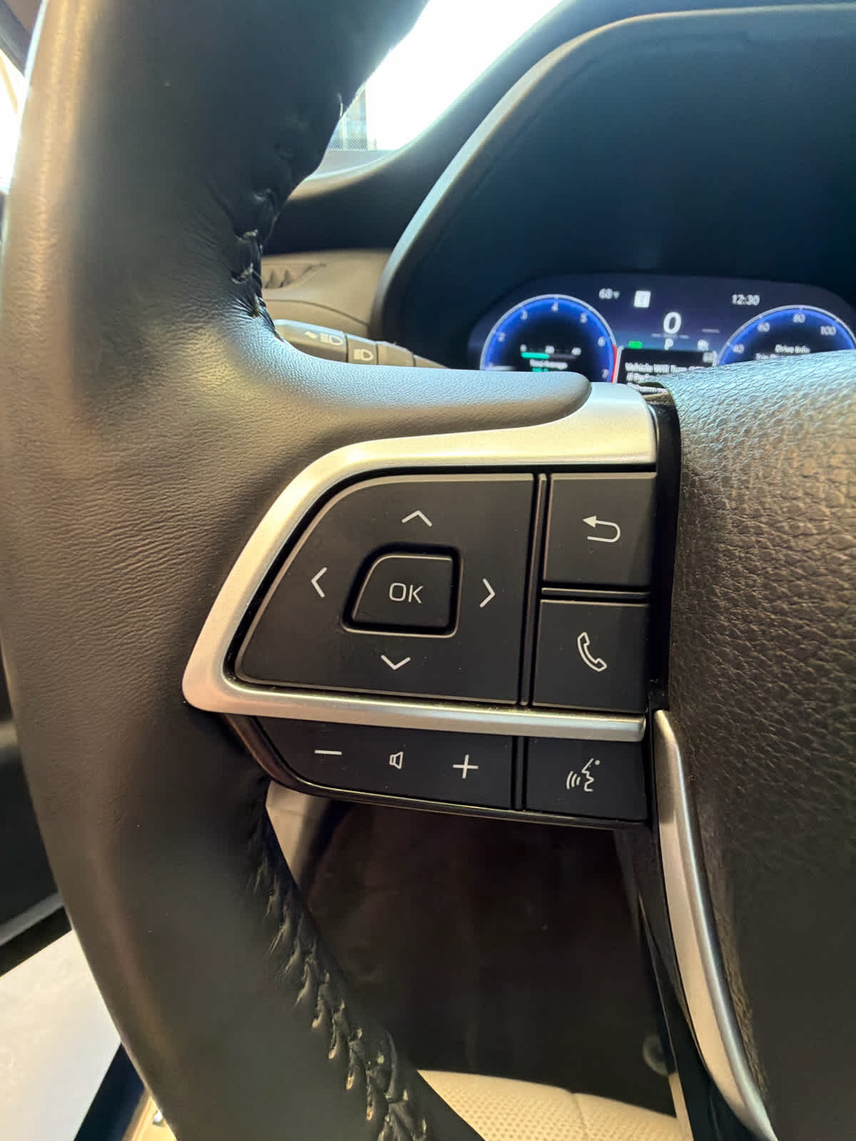 2024 Toyota Grand Highlander photo 17 of 37