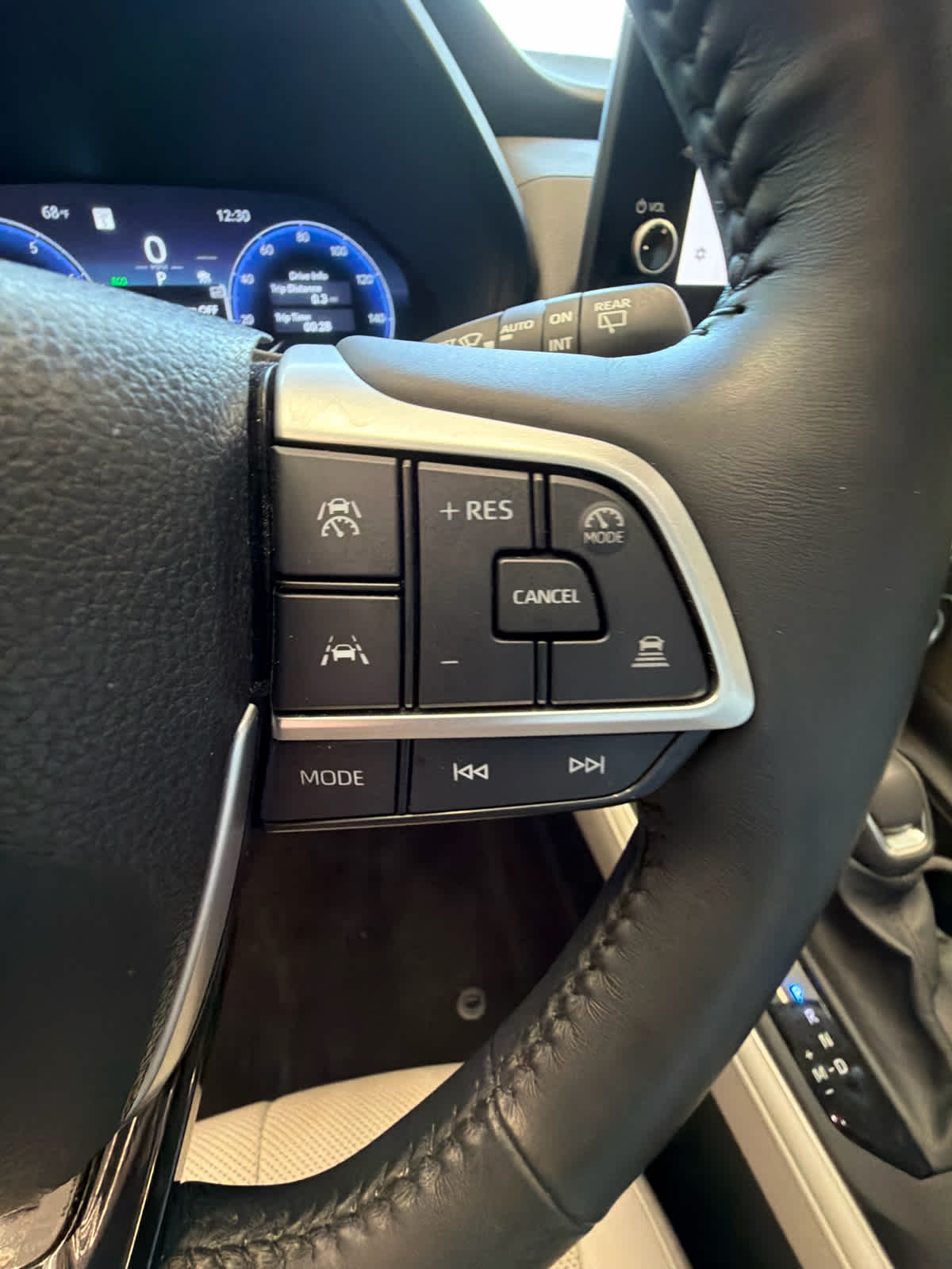2024 Toyota Grand Highlander photo 18 of 37