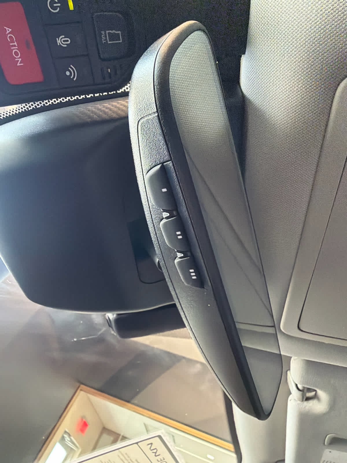 2024 Toyota Grand Highlander photo 22 of 37