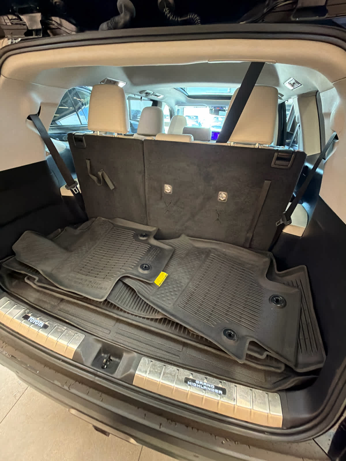 2024 Toyota Grand Highlander photo 31 of 37