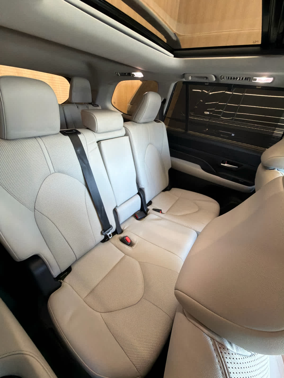 2024 Toyota Grand Highlander photo 35 of 37