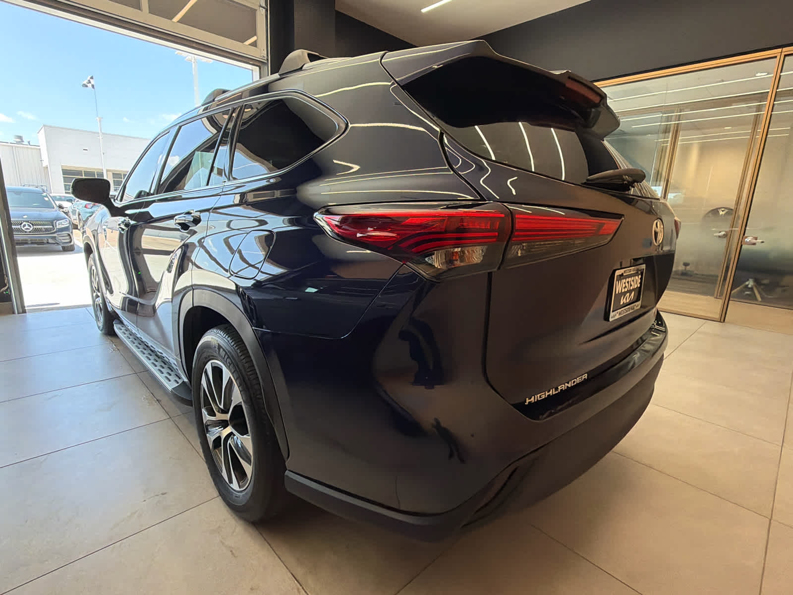 2022 Toyota Highlander XLE Blueprint at Group 1 Toyota Southwest