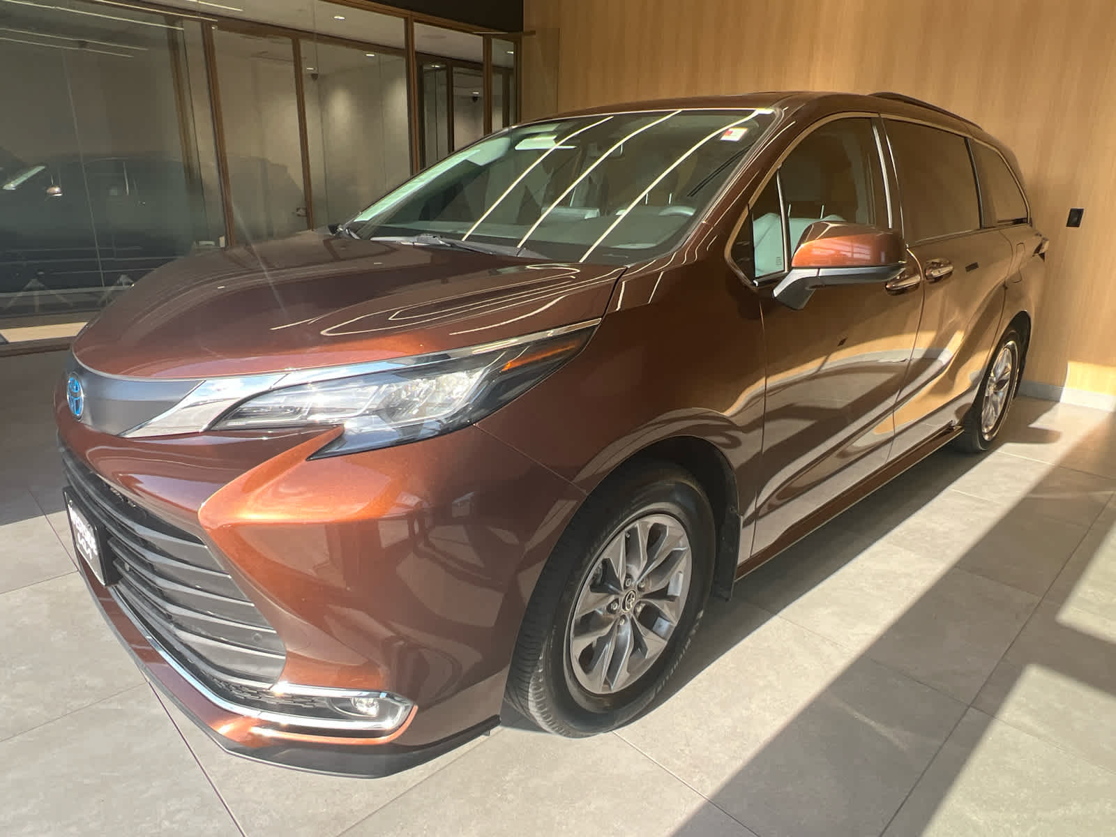 2022 Toyota Sienna XLE - 1