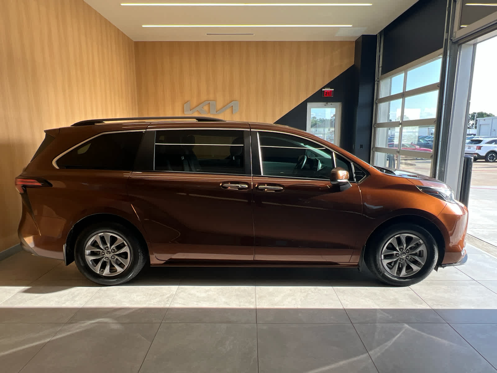 2022 Toyota Sienna XLE - 4