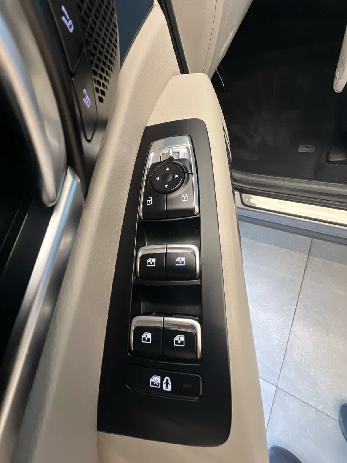 2023 Kia Telluride SX - 11