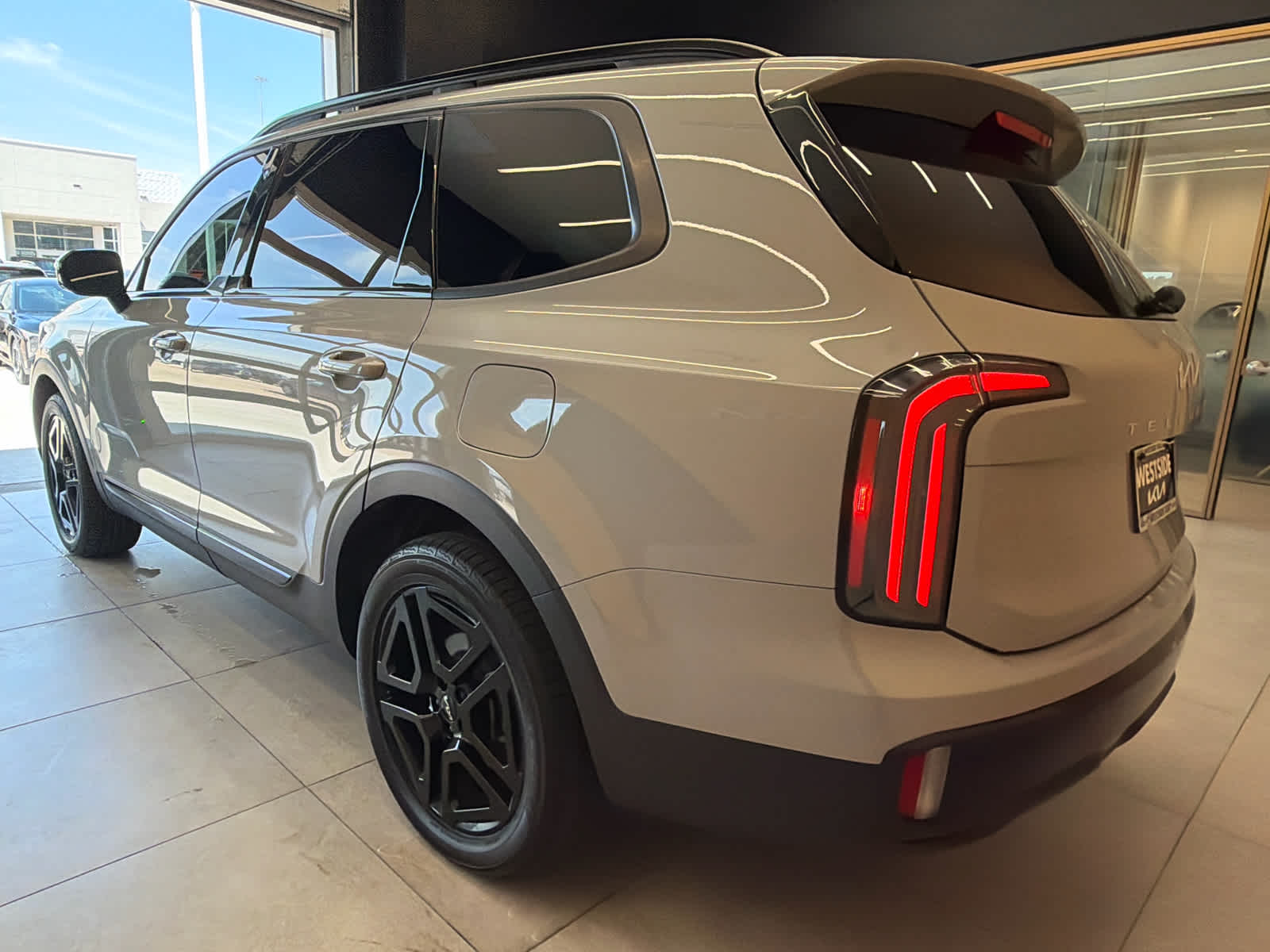 2024 Kia Telluride photo 3 of 45