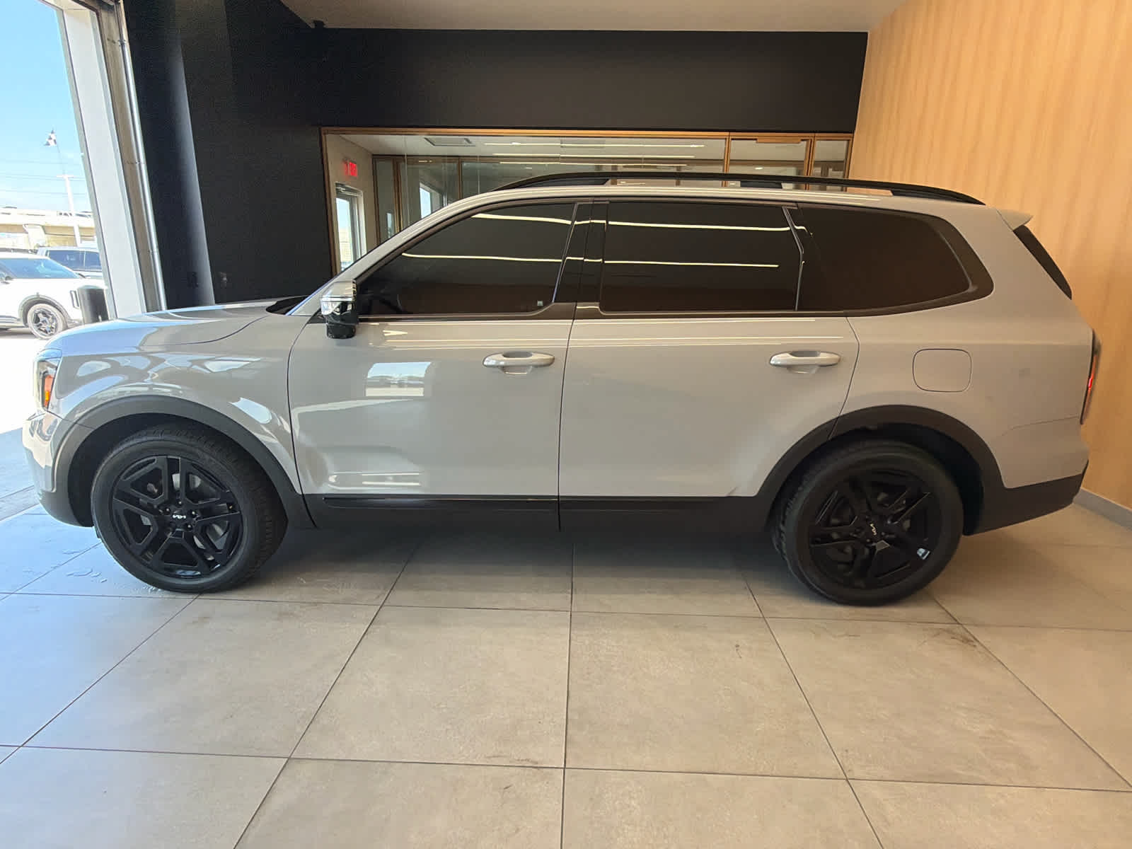 2024 Kia Telluride photo 7 of 45