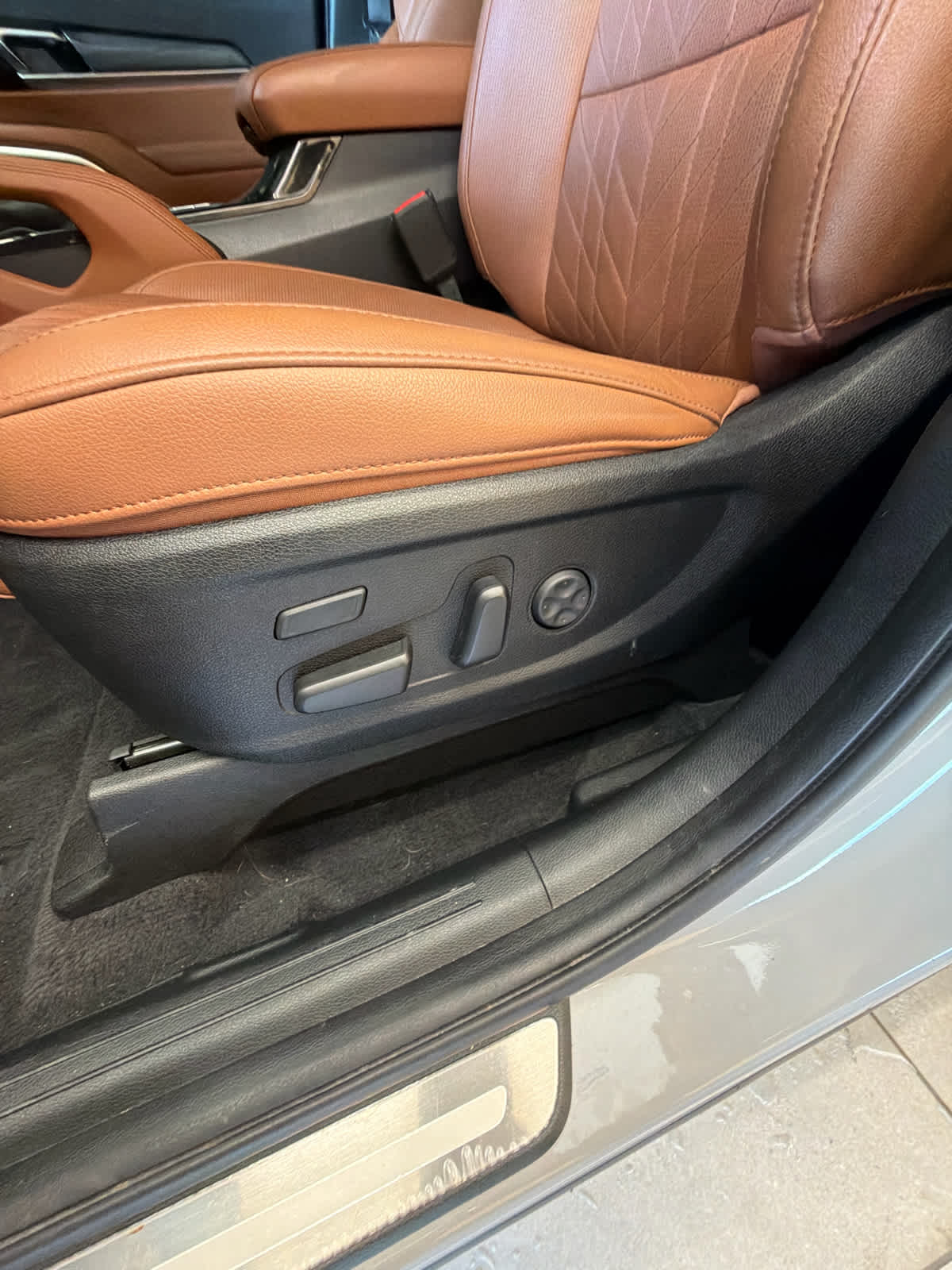 2024 Kia Telluride photo 16 of 45