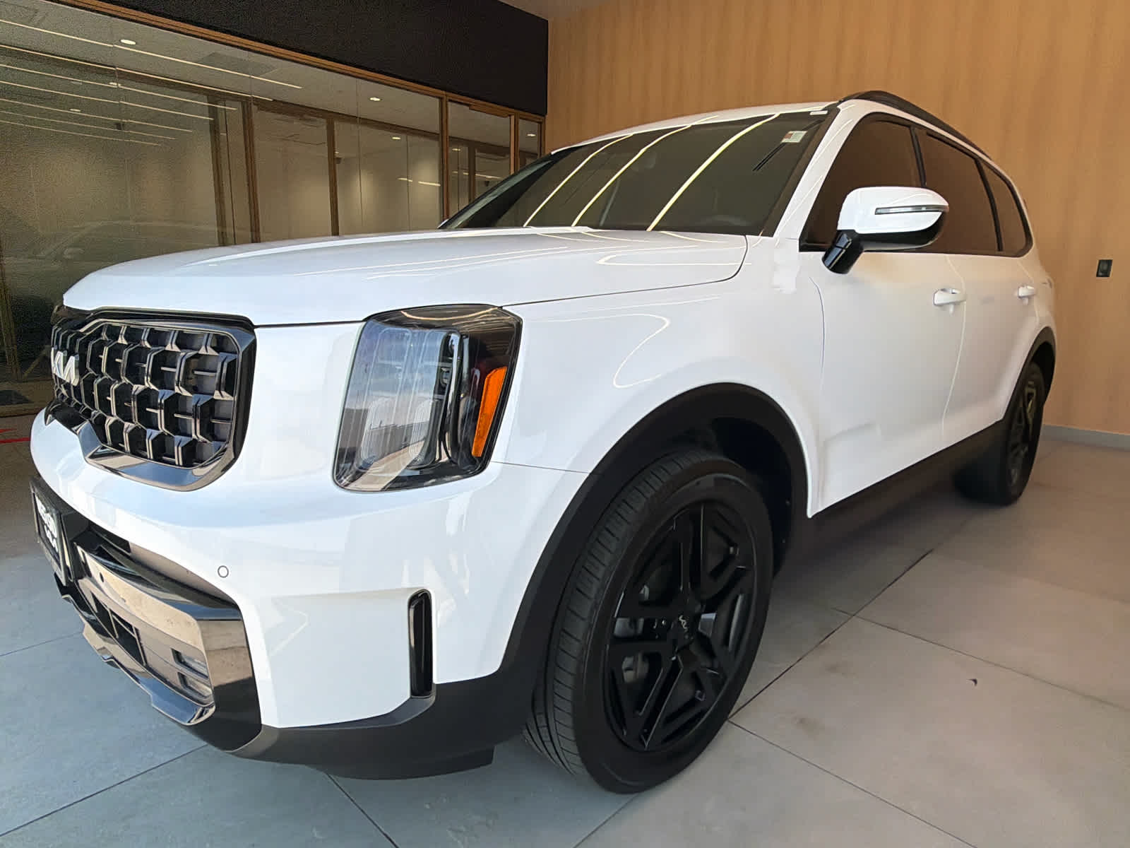 2024 Kia Telluride photo 2 of 46