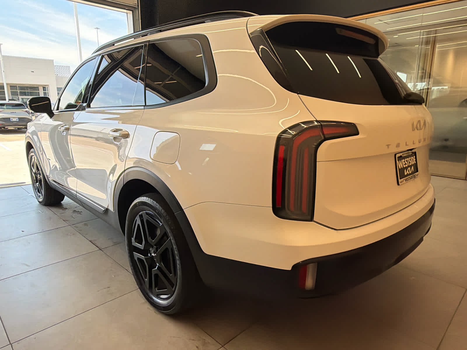 2024 Kia Telluride photo 3 of 46