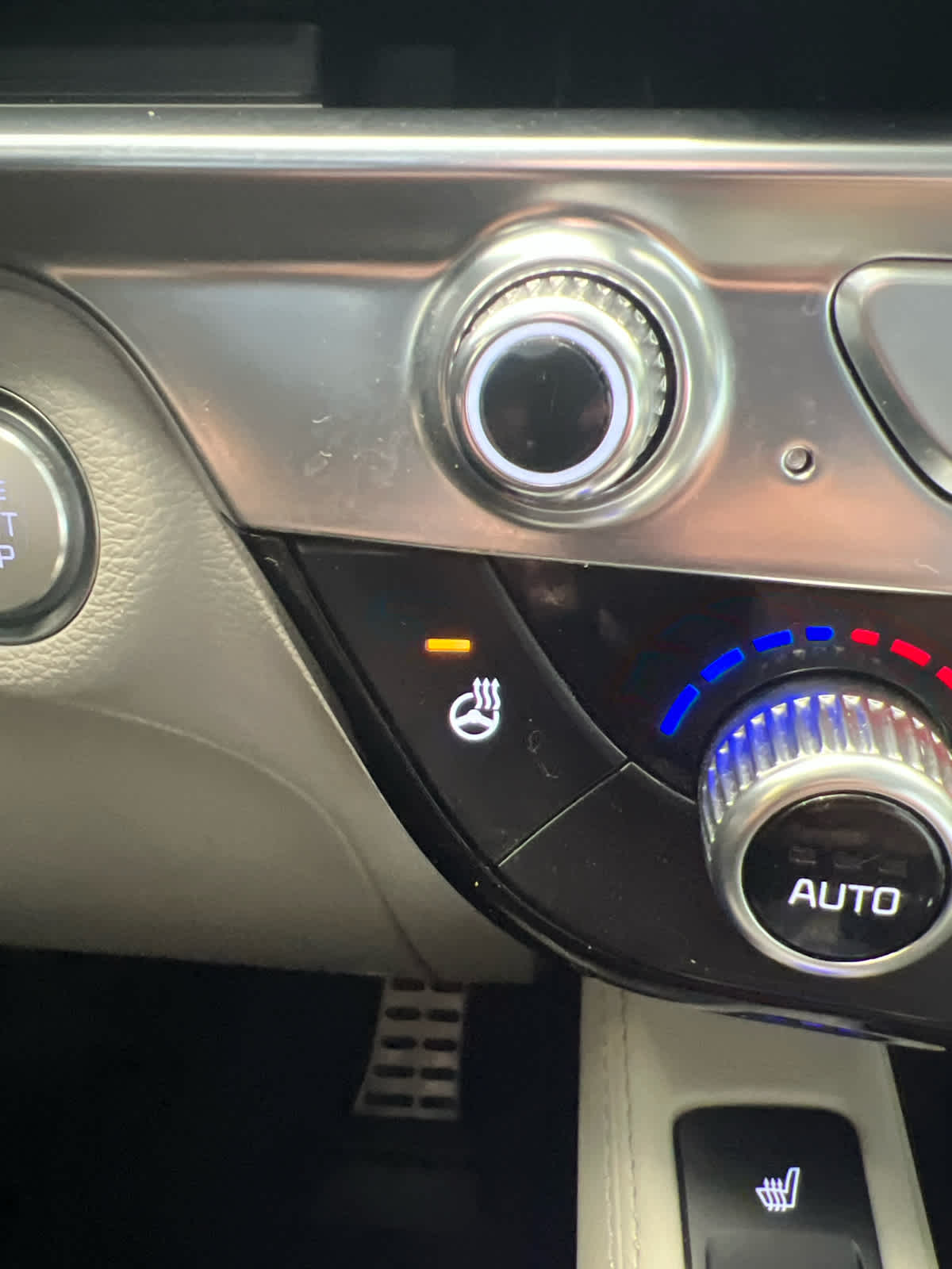 2024 Kia Telluride SX Prestige Glacial White Pearl at Beck & Masten Kia