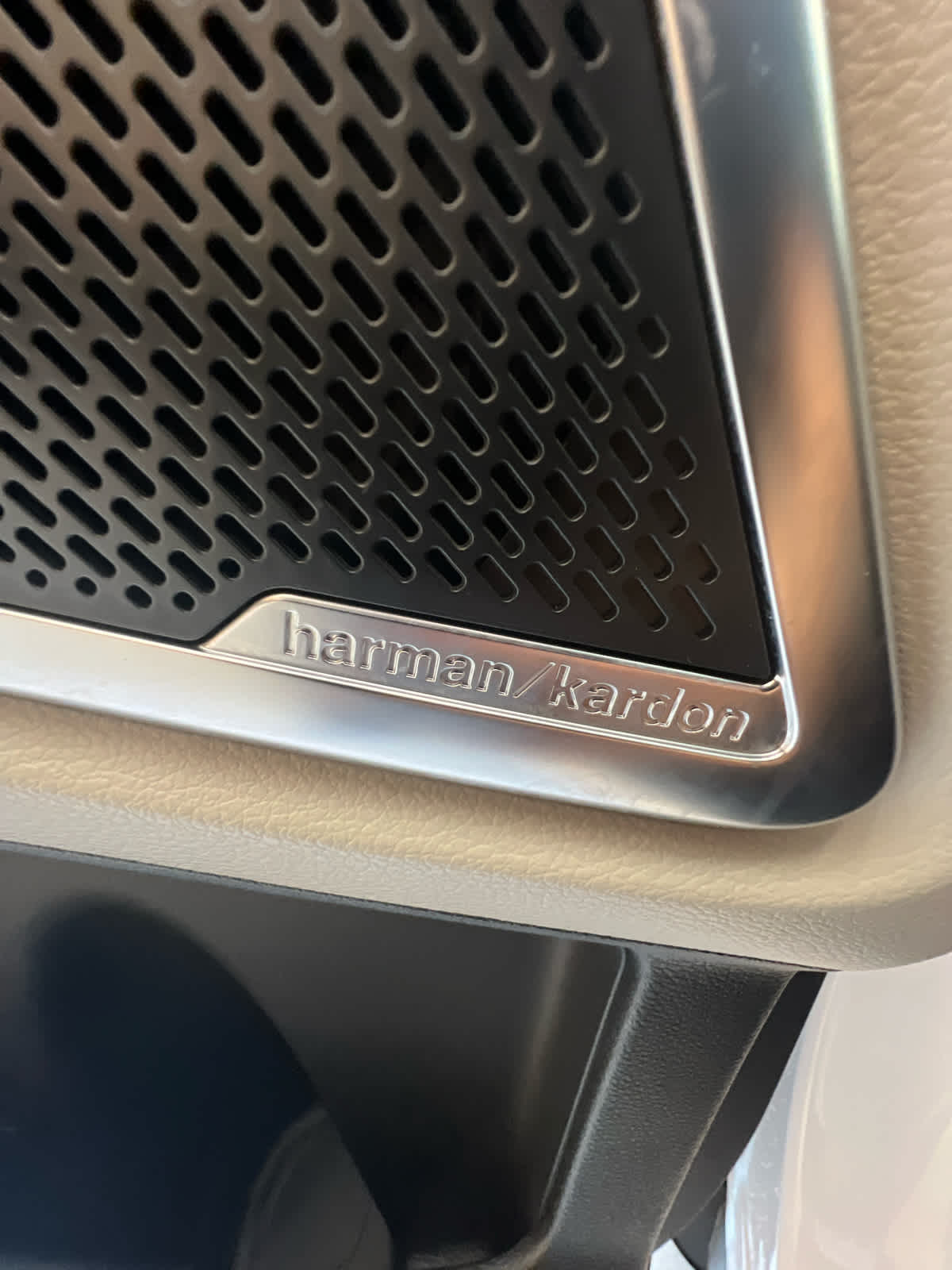 2024 Kia Telluride SX Prestige Glacial White Pearl at Beck & Masten Kia