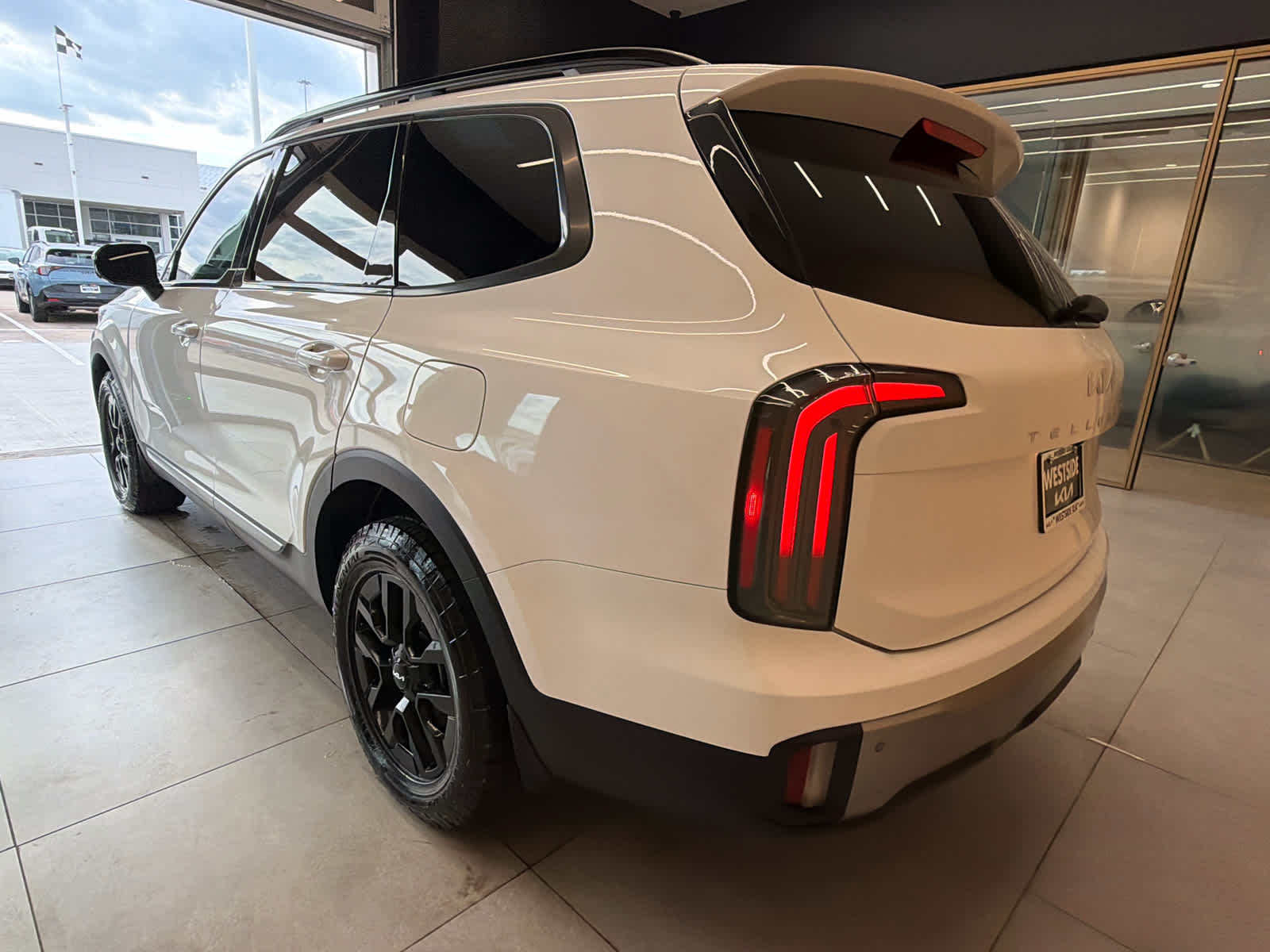 2023 Kia Telluride photo 3 of 45