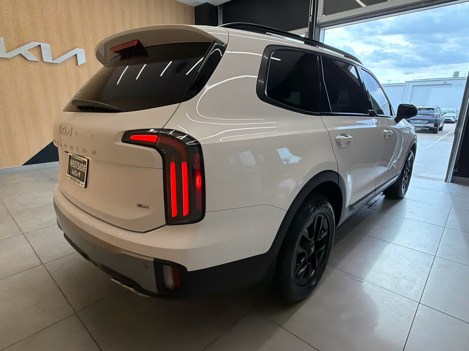 2023 Kia Telluride photo 4 of 45