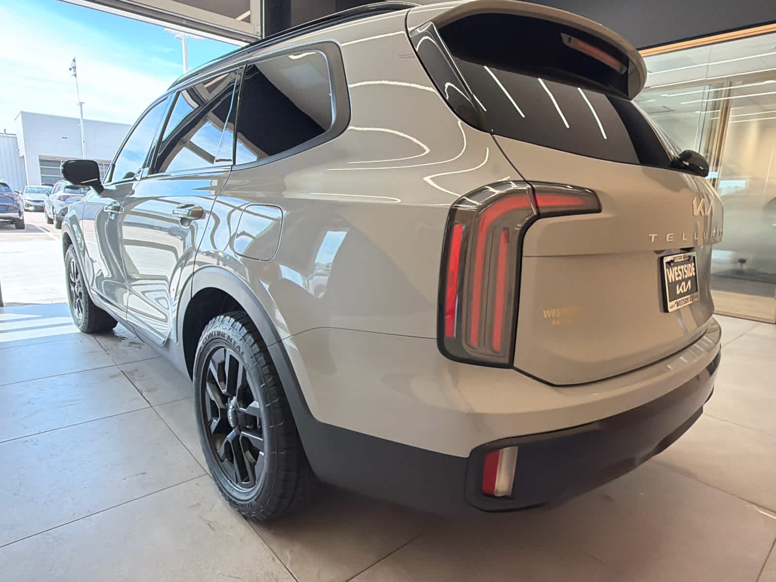 2024 Kia Telluride photo 3 of 45