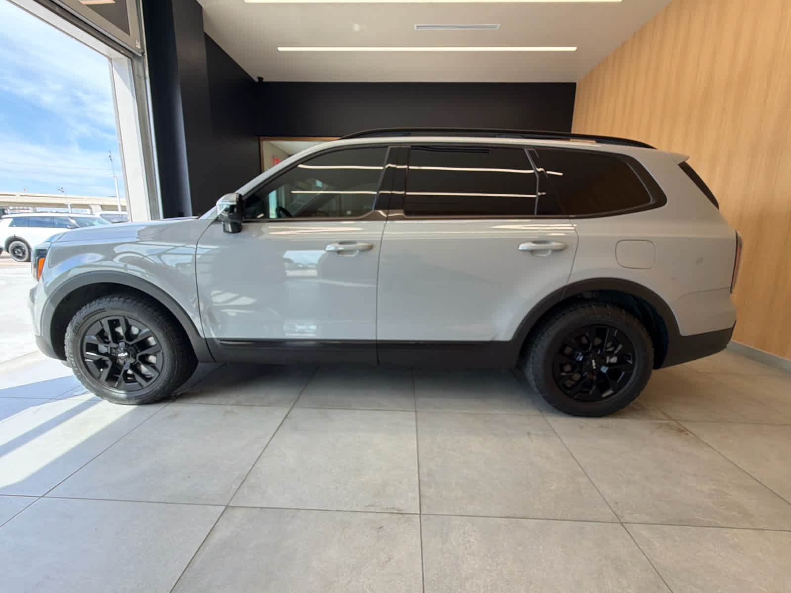 2024 Kia Telluride photo 7 of 45