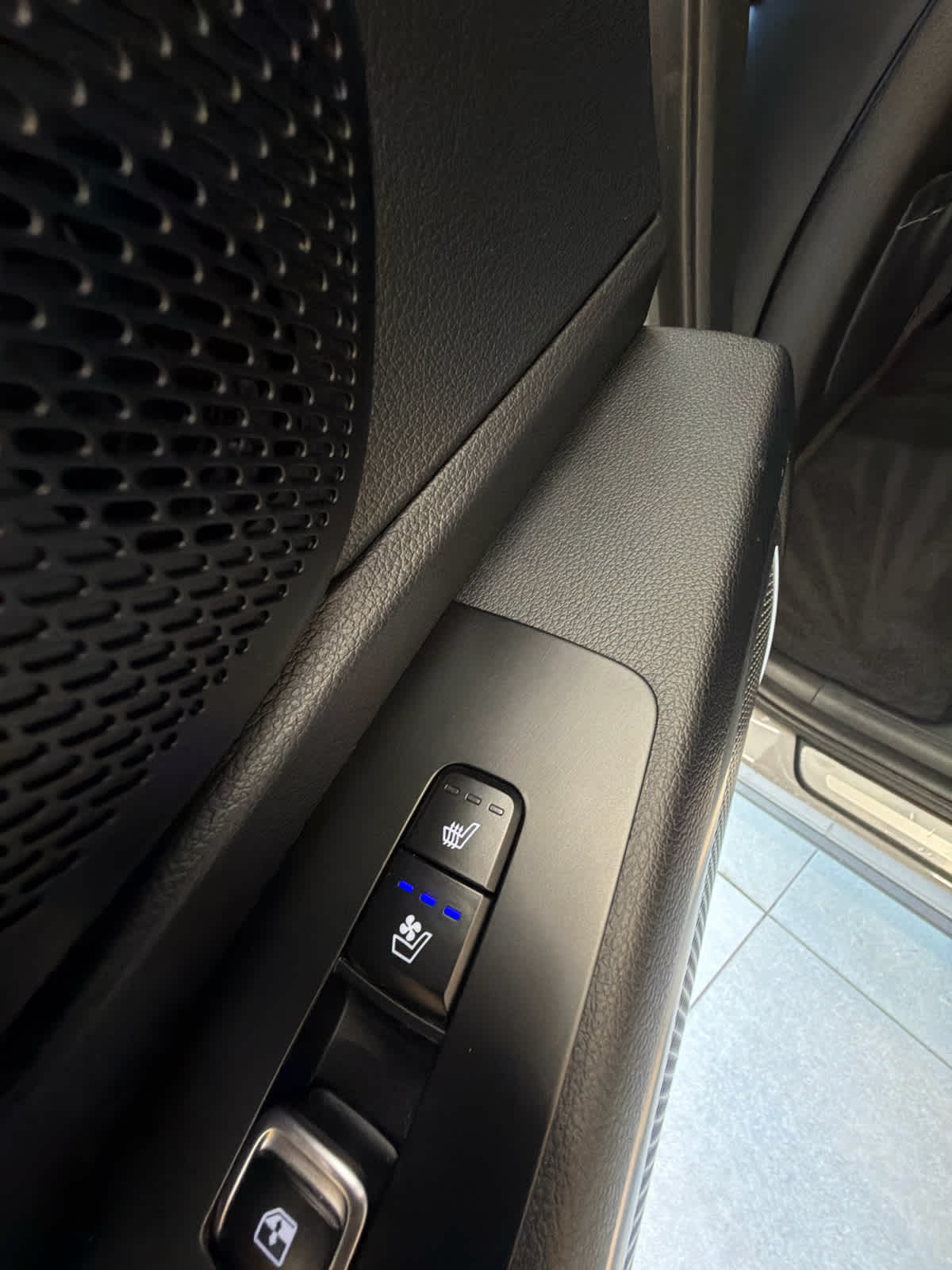 2024 Kia Telluride photo 38 of 45