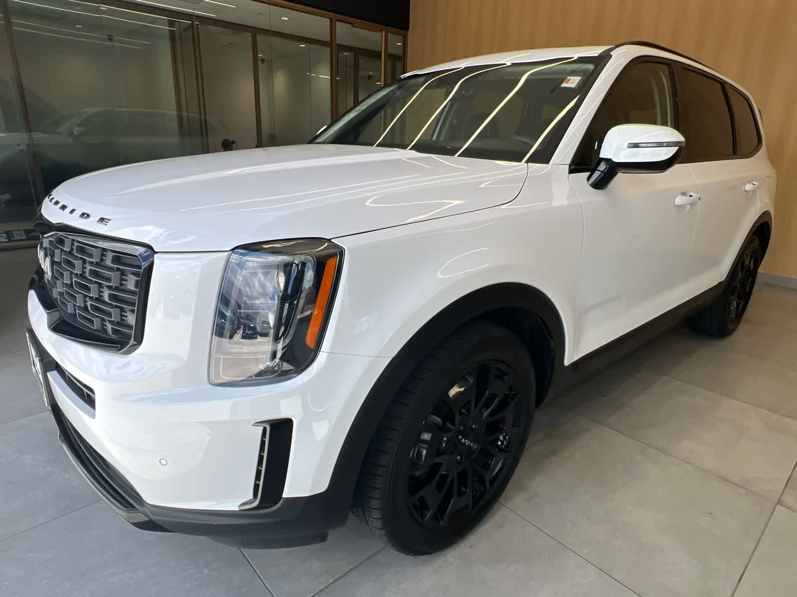 2022 Kia Telluride SX Glacial White Pearl at Westside Kia