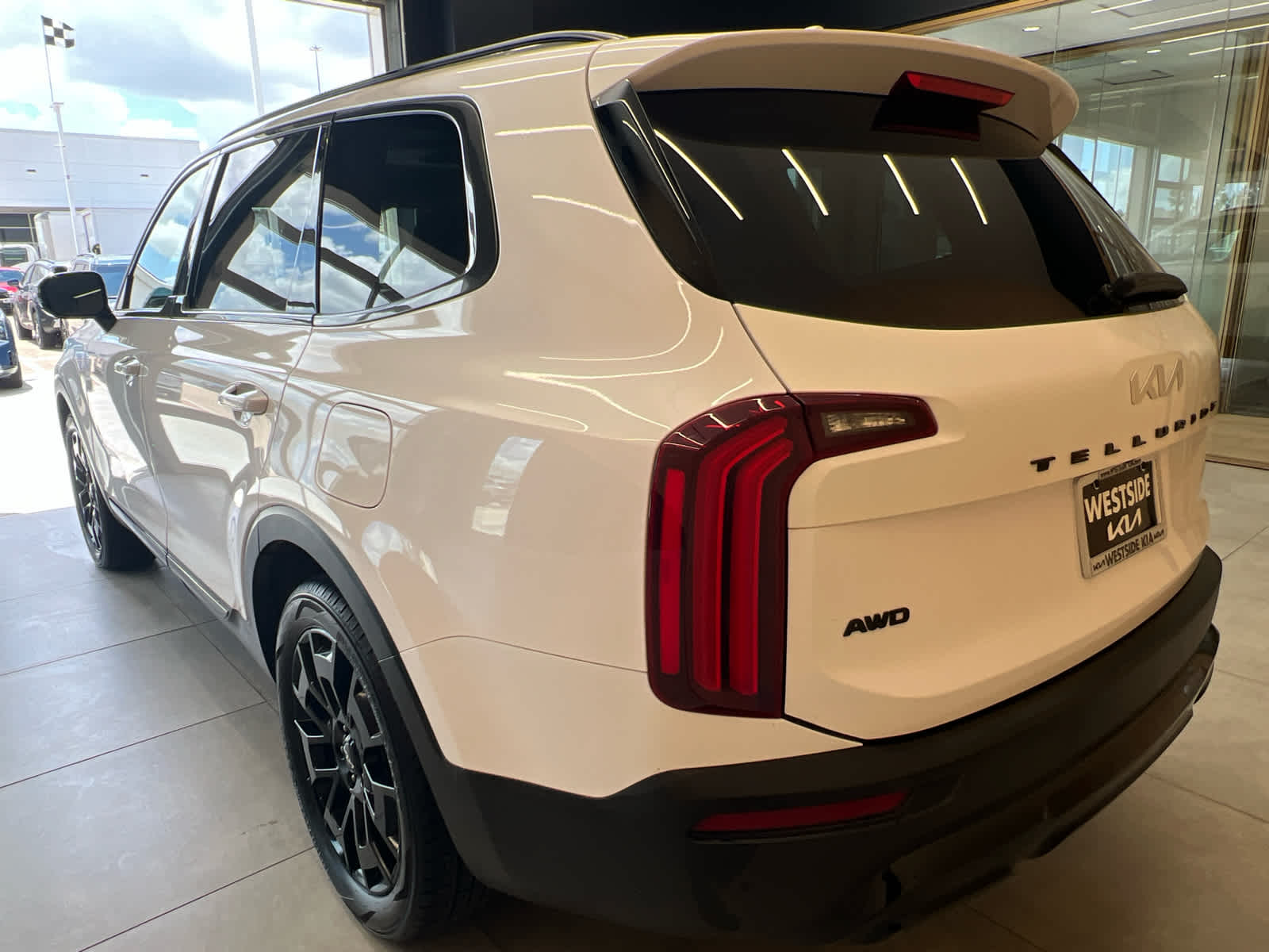 2022 Kia Telluride SX Glacial White Pearl at Westside Kia