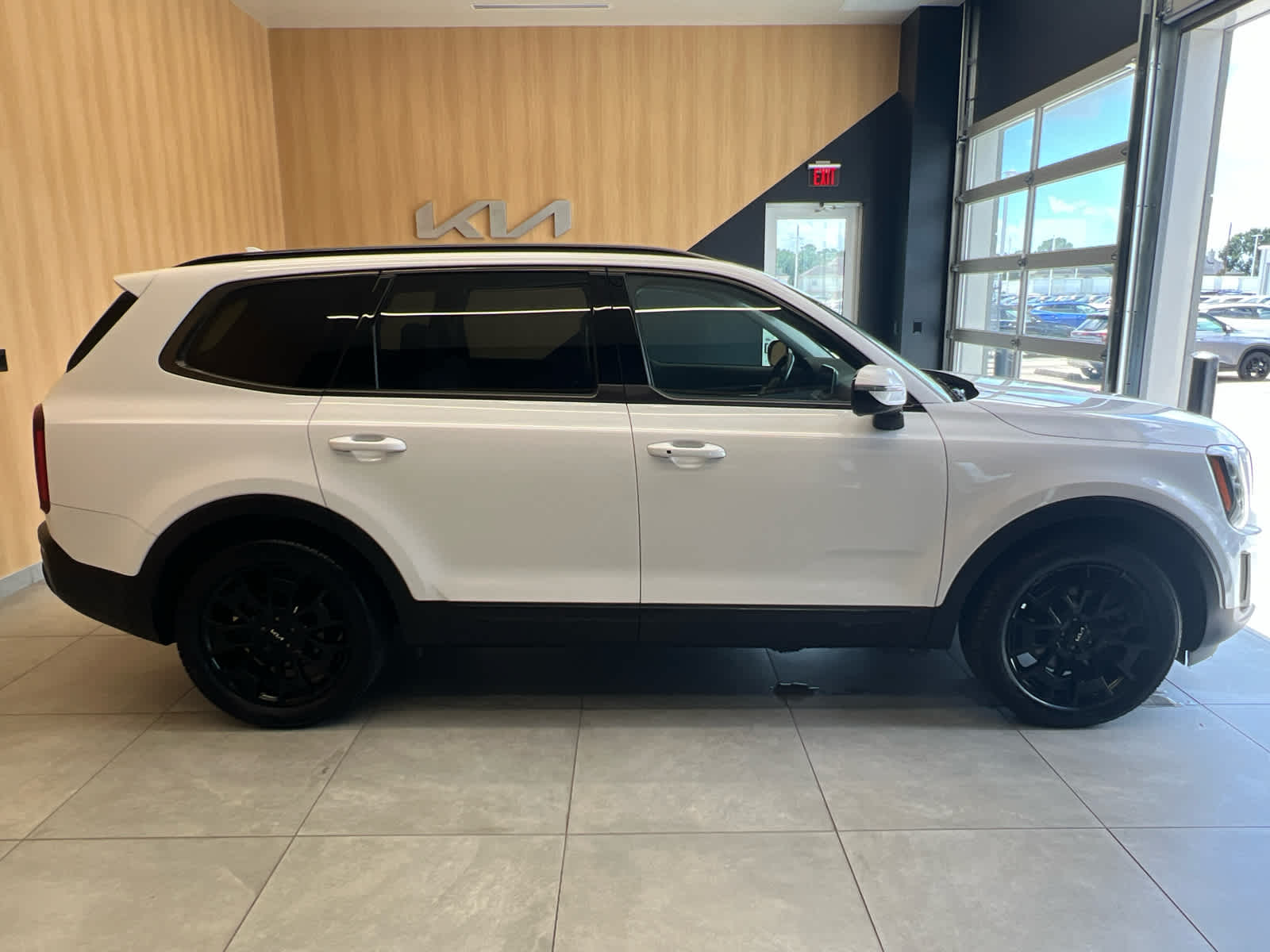 2022 Kia Telluride SX Glacial White Pearl at Westside Kia
