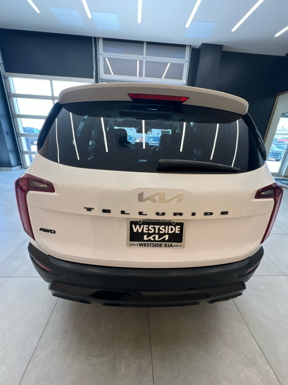 2022 Kia Telluride SX Glacial White Pearl at Westside Kia