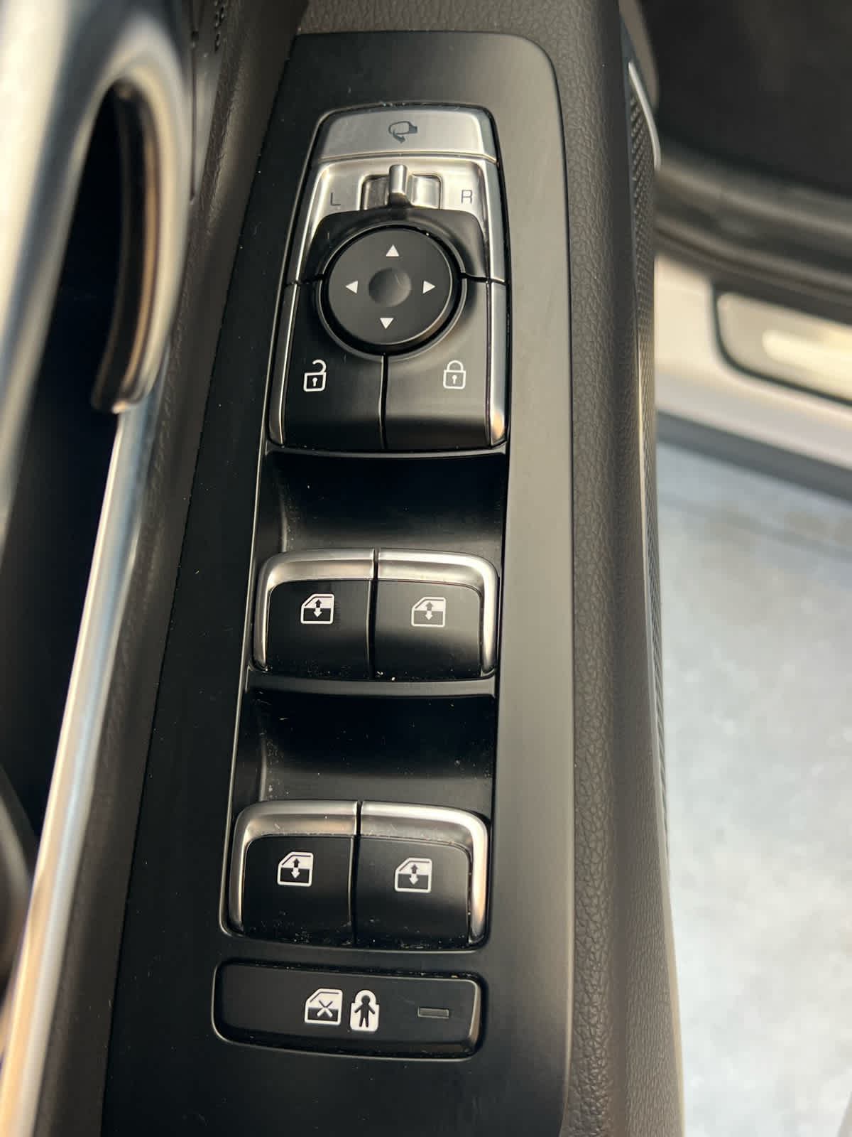 2022 Kia Telluride SX Glacial White Pearl at Westside Kia