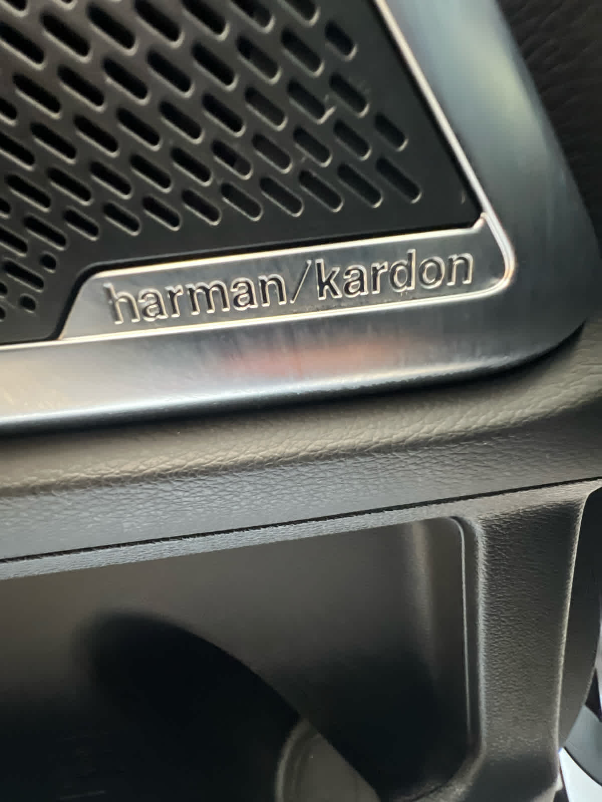 2022 Kia Telluride SX Glacial White Pearl at Westside Kia