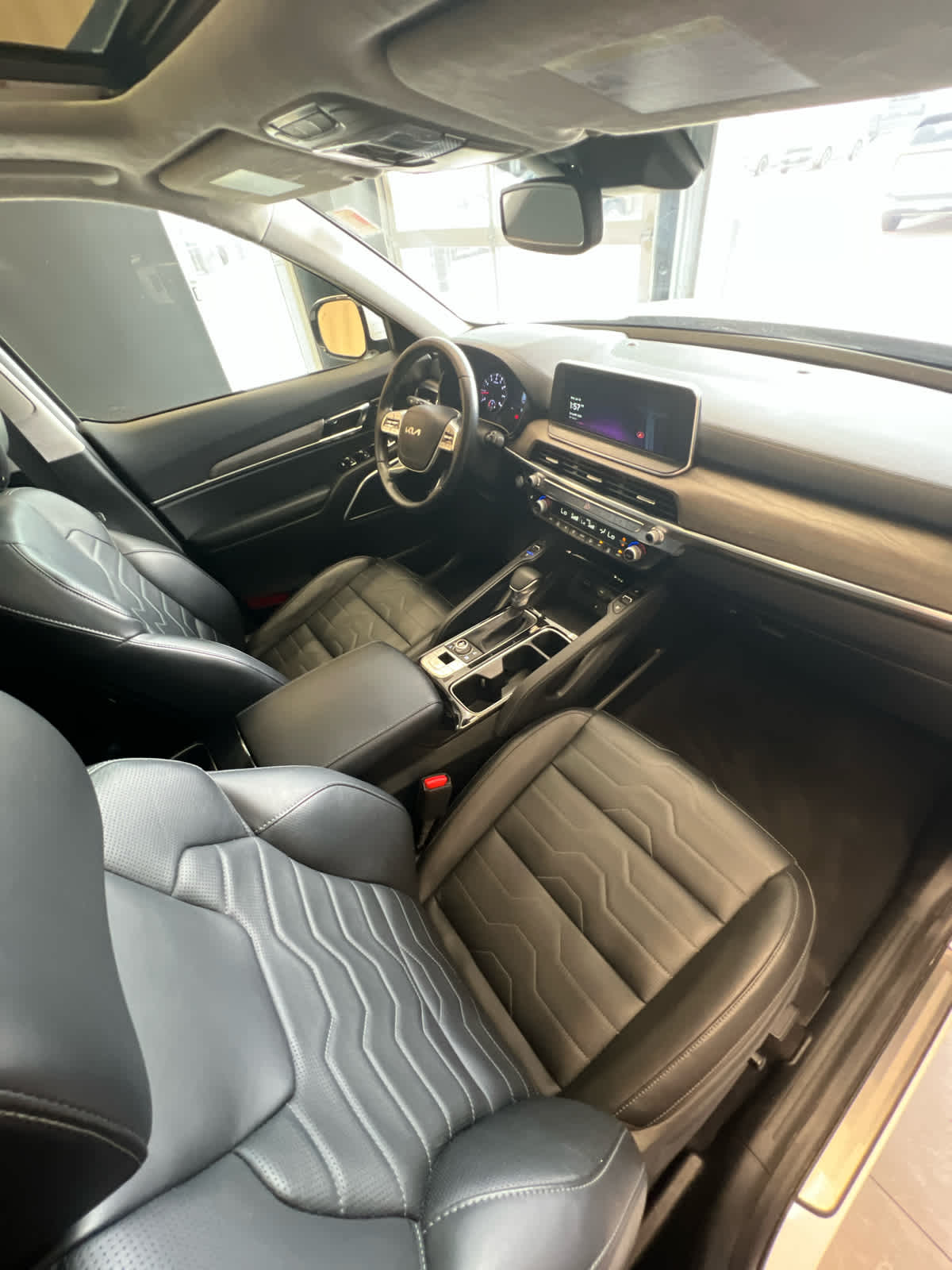 2022 Kia Telluride SX Glacial White Pearl at Westside Kia