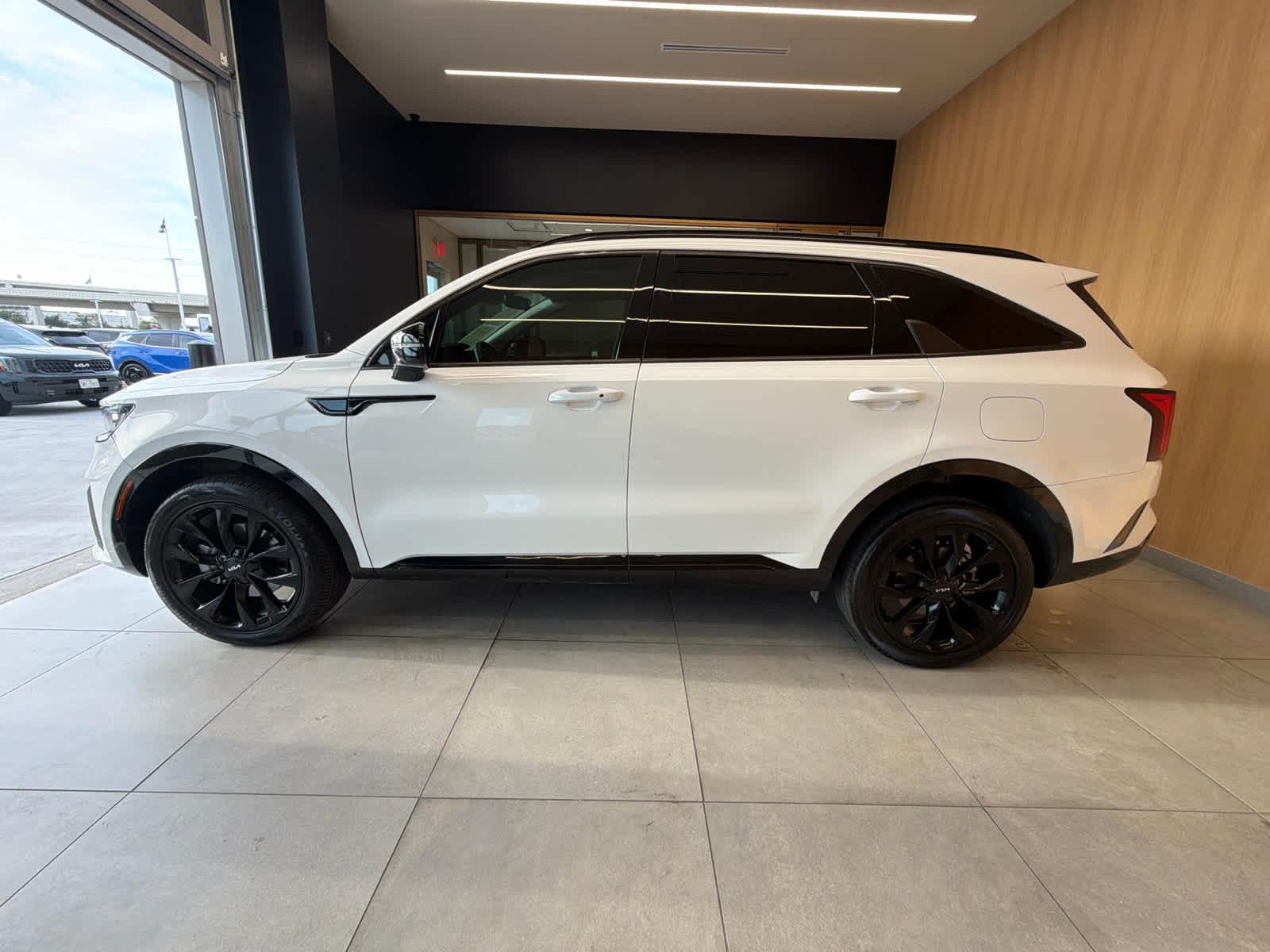 2023 Kia Sorento SX Glacial White Pearl at Baytown Ford