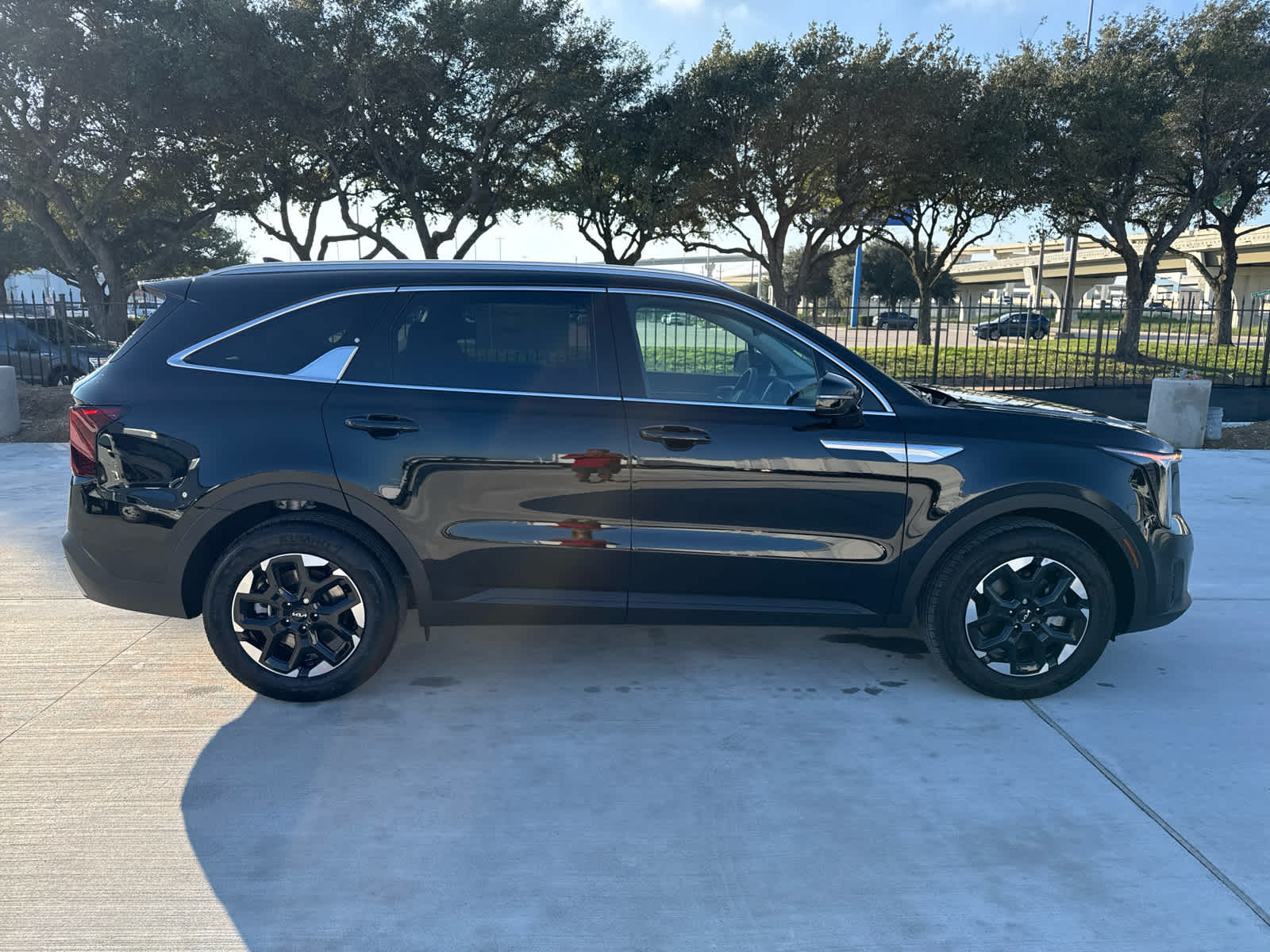 2025 Kia Sorento S - 3