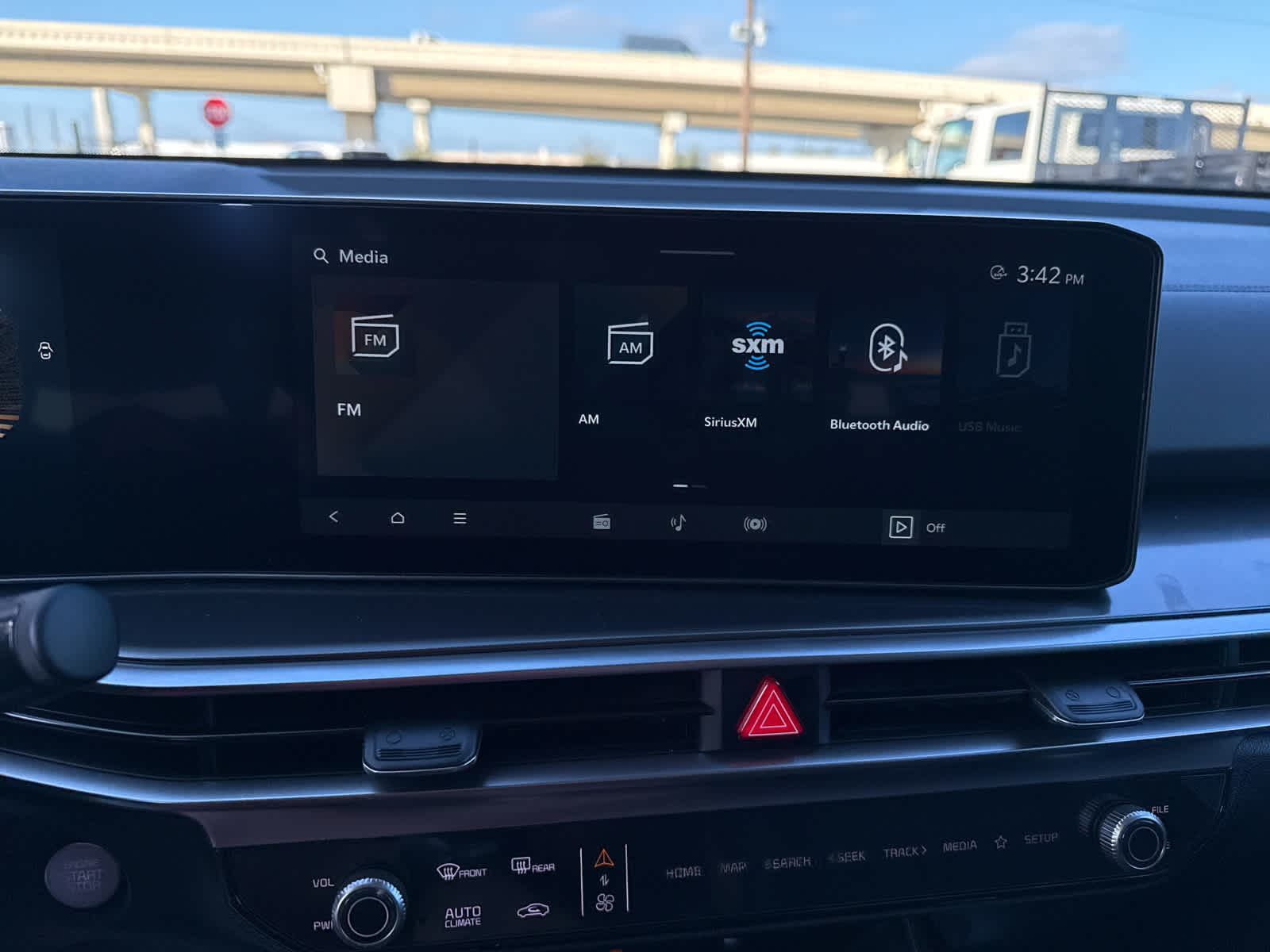 2025 Kia Sorento S - 7
