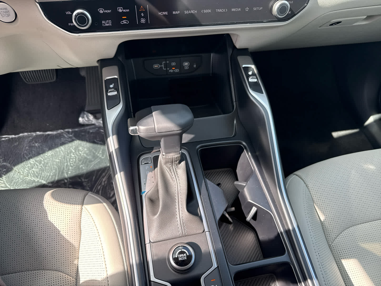 2025 Kia Sorento S - 10